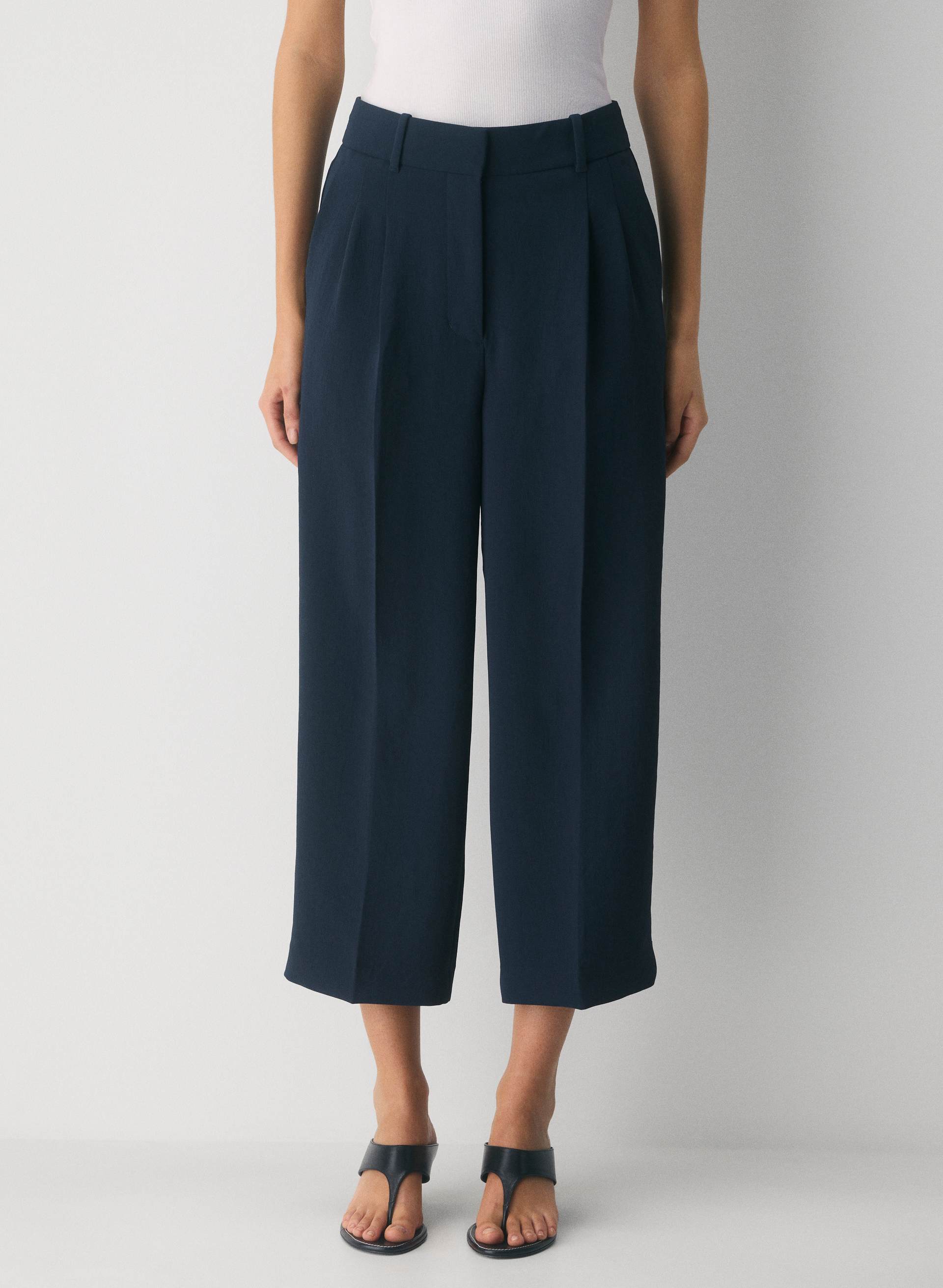 THE EFFORTLESS PANT™ CROPPED | Aritzia