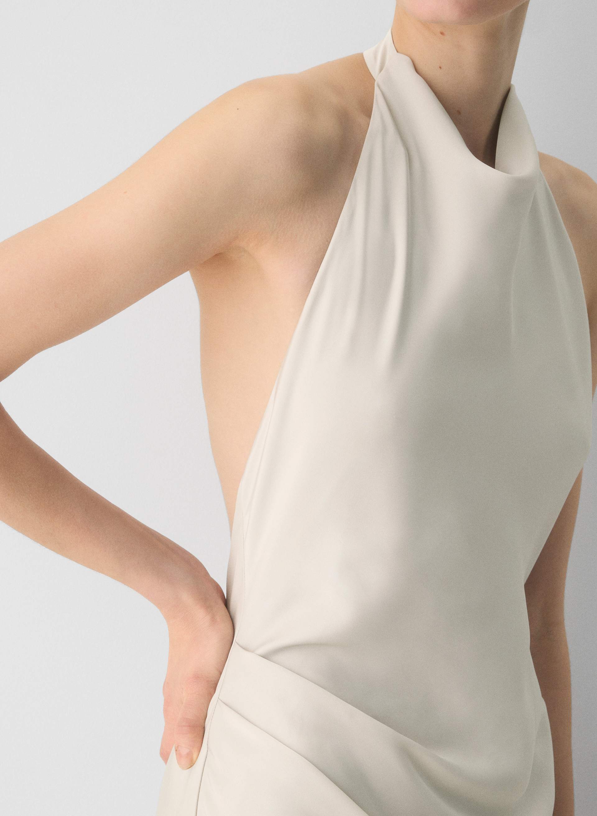 ROBE AUDIENCE MAXI BAIN-DE-SOLEIL EN SATIN | Aritzia