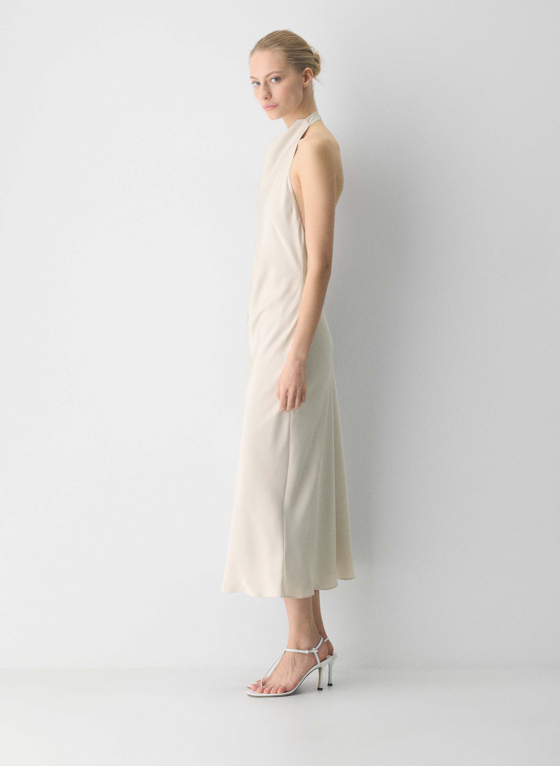 ROBE AUDIENCE MAXI BAIN-DE-SOLEIL EN SATIN | Aritzia