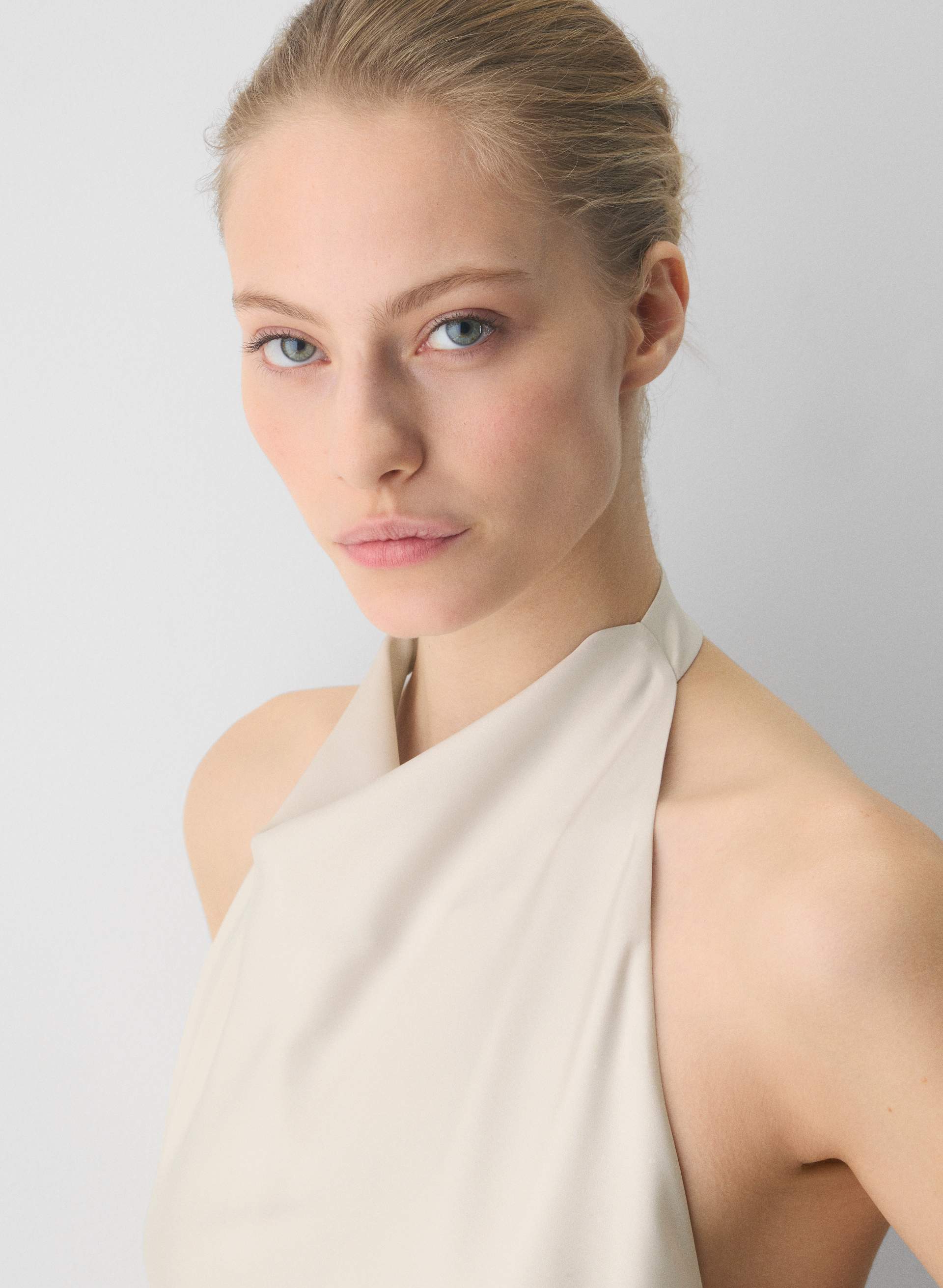 ROBE AUDIENCE MAXI BAIN-DE-SOLEIL EN SATIN | Aritzia