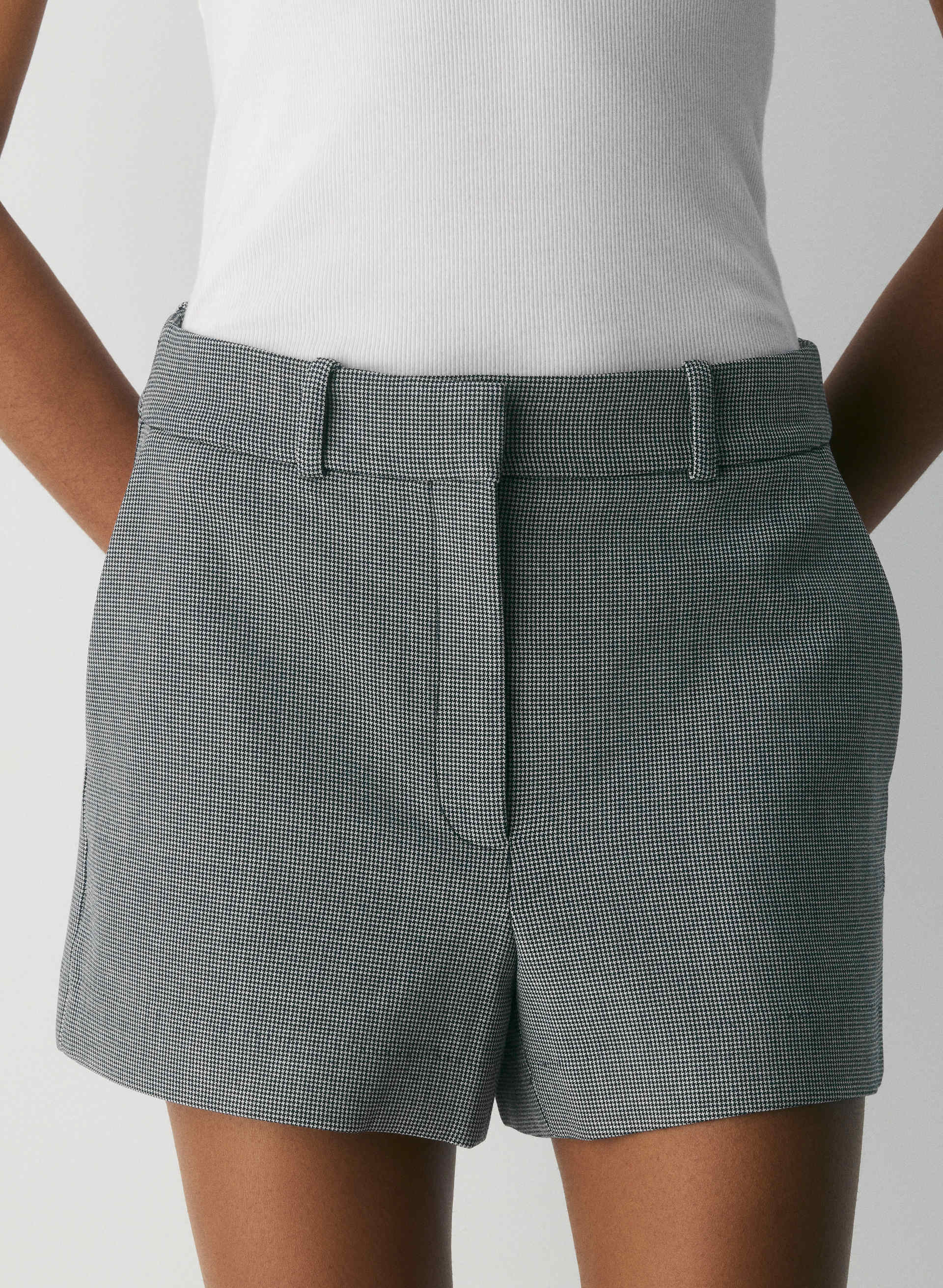 NEW AGENCY MINI SHORT | Aritzia