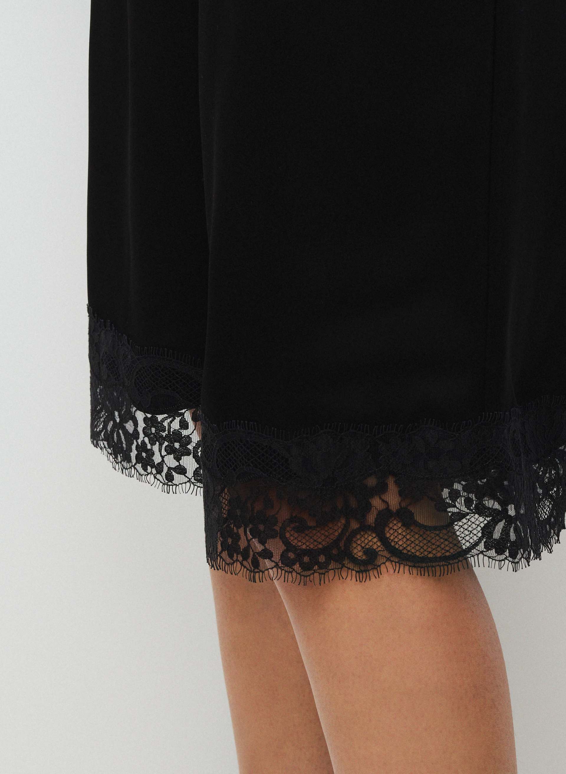 MITTE SATIN SHORT | Aritzia