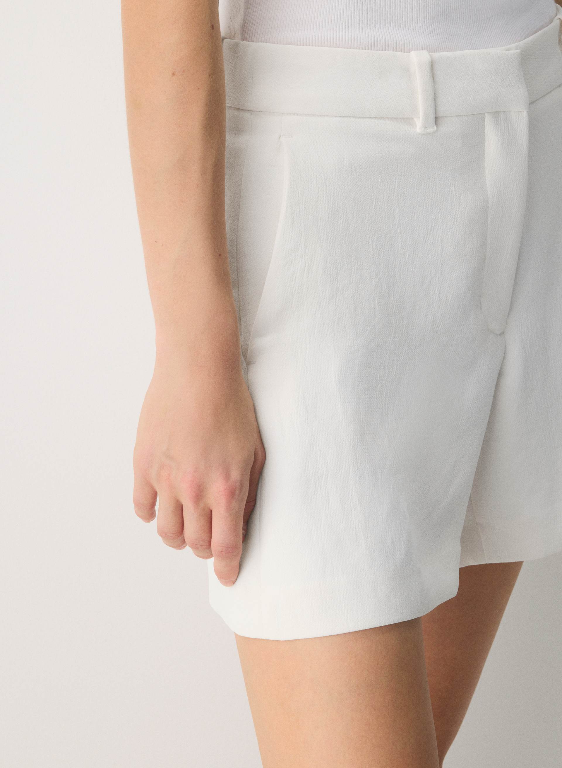 NEW AGENCY MID-THIGH SHORT | Aritzia