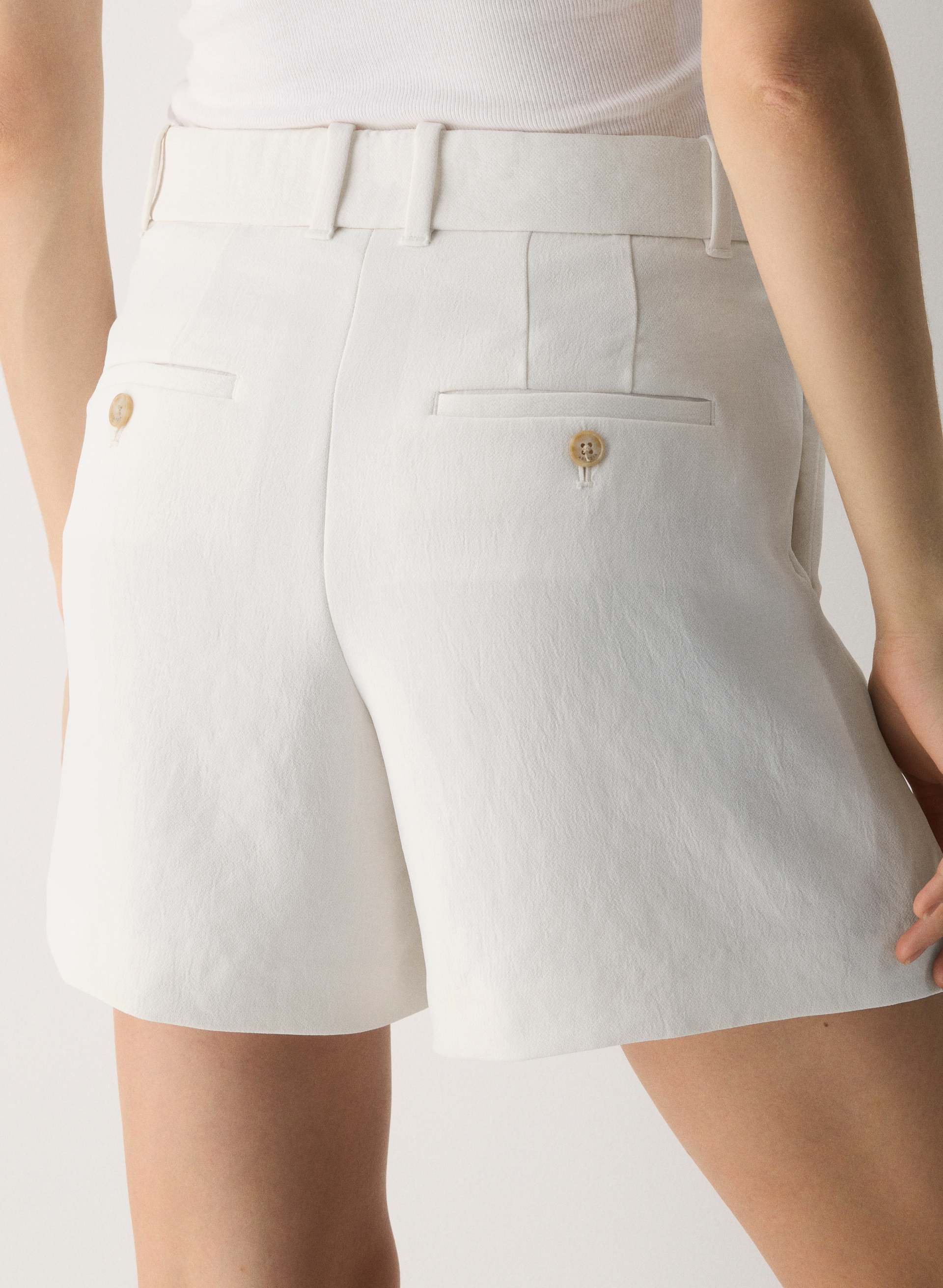 NEW AGENCY MID-THIGH SHORT | Aritzia