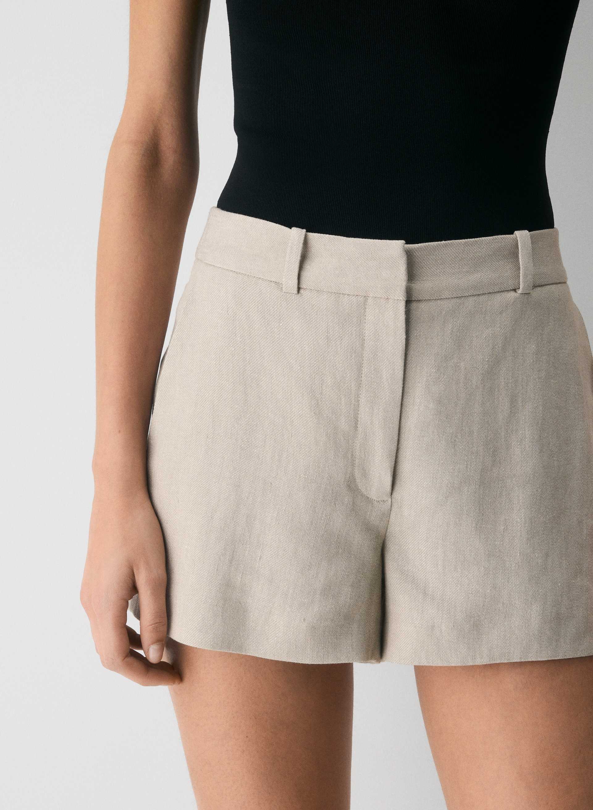 NEW AGENCY MINI SHORT | Aritzia