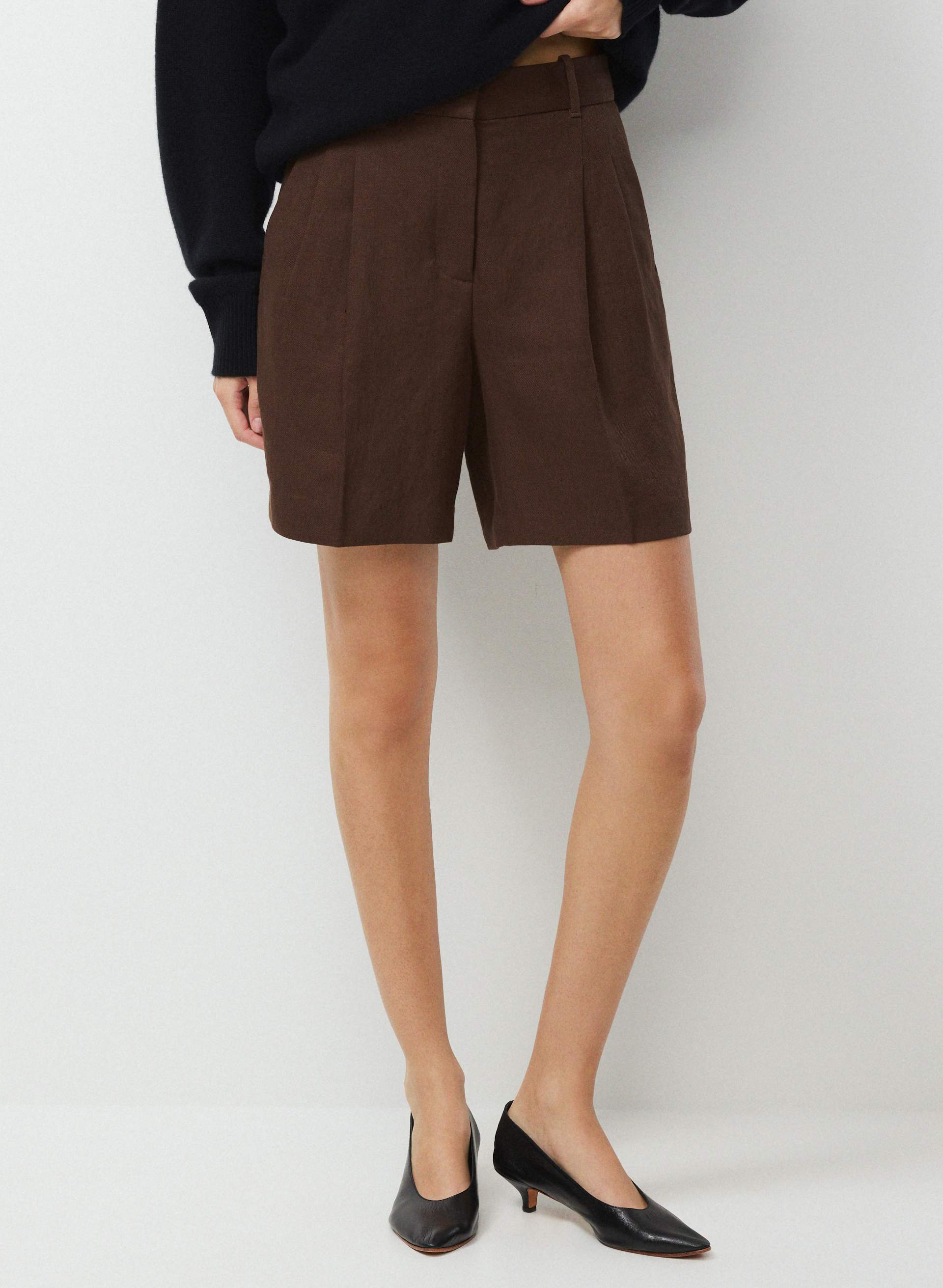 THE EFFORTLESS SHORT™ ABOVE-KNEE | Aritzia