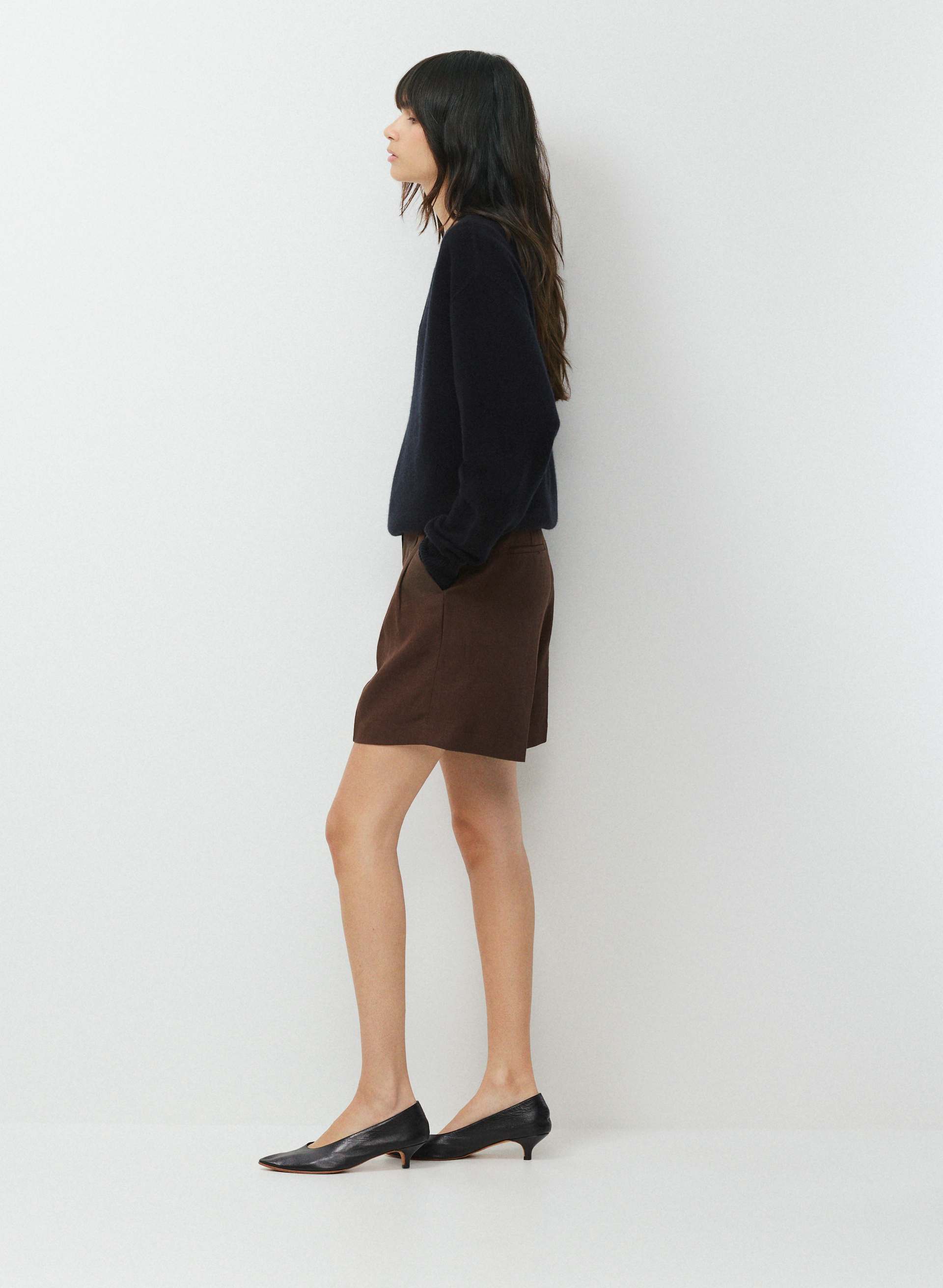 THE EFFORTLESS SHORT™ ABOVE-KNEE | Aritzia