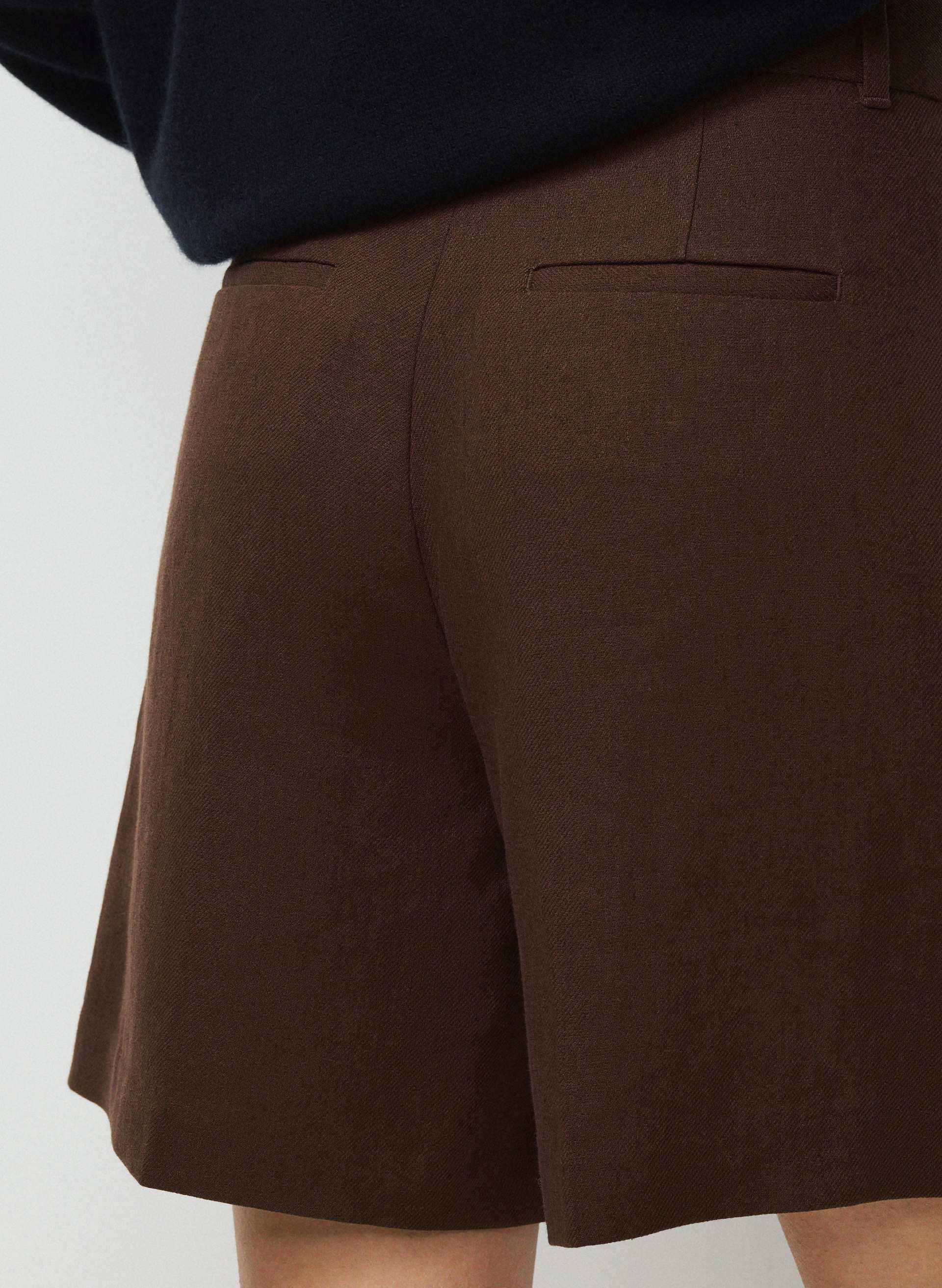 THE EFFORTLESS SHORT™ ABOVE-KNEE | Aritzia