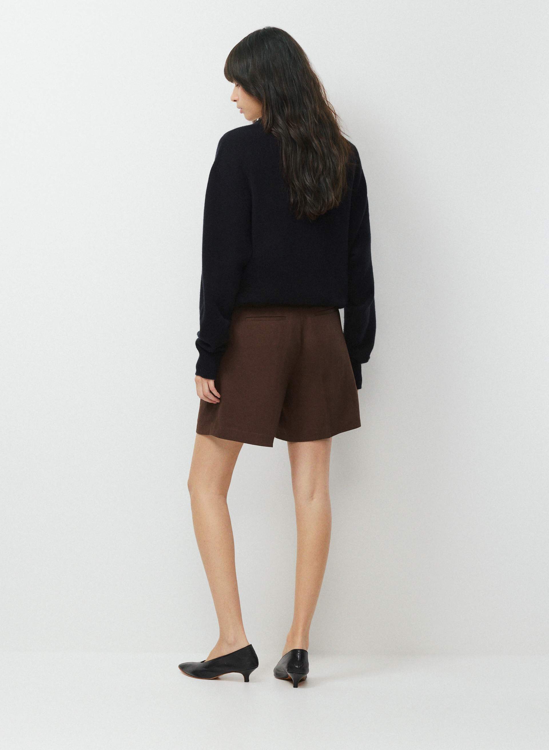 THE EFFORTLESS SHORT™ ABOVE-KNEE | Aritzia