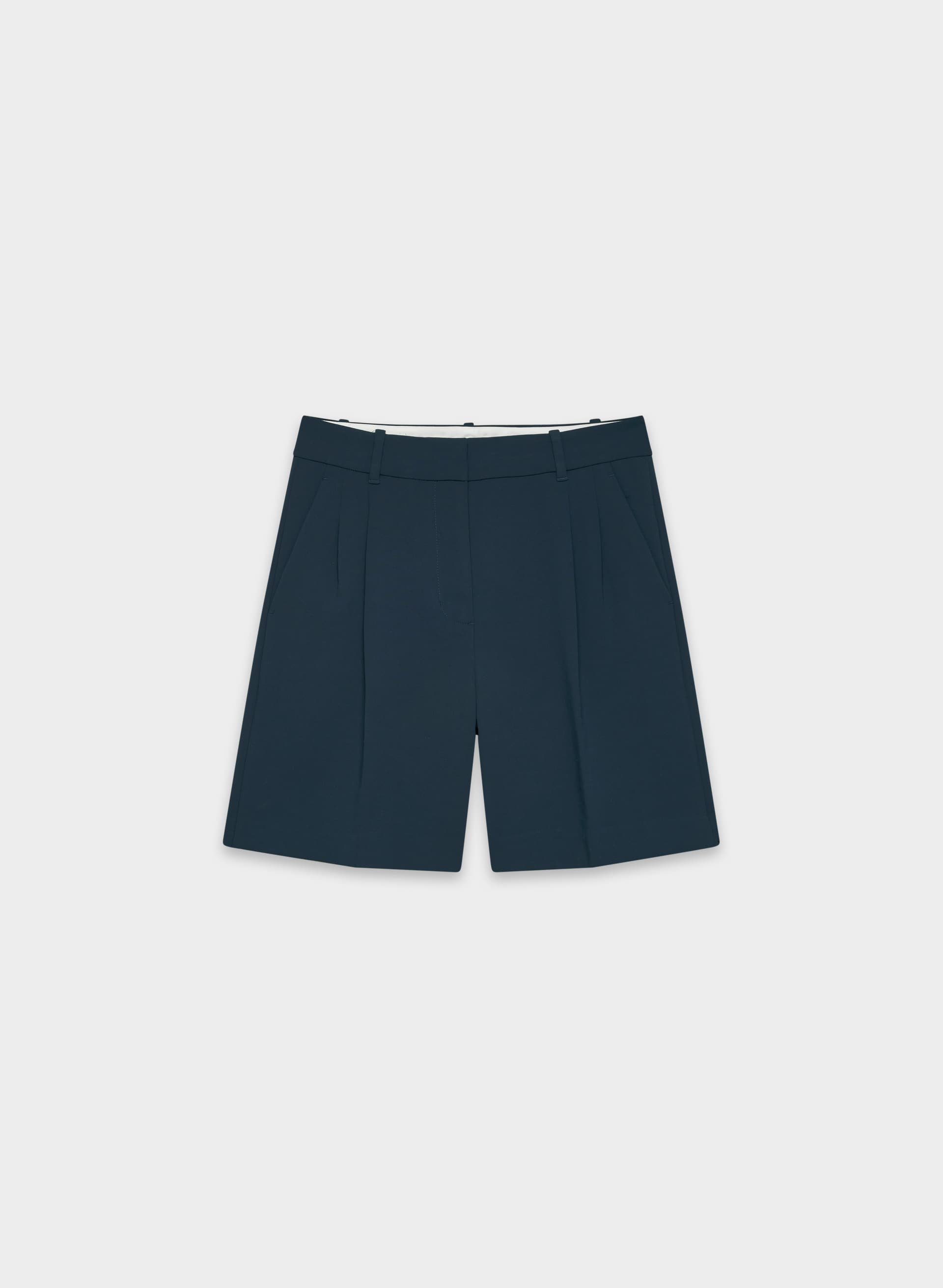 THE EFFORTLESS SHORT™ LONG | Aritzia