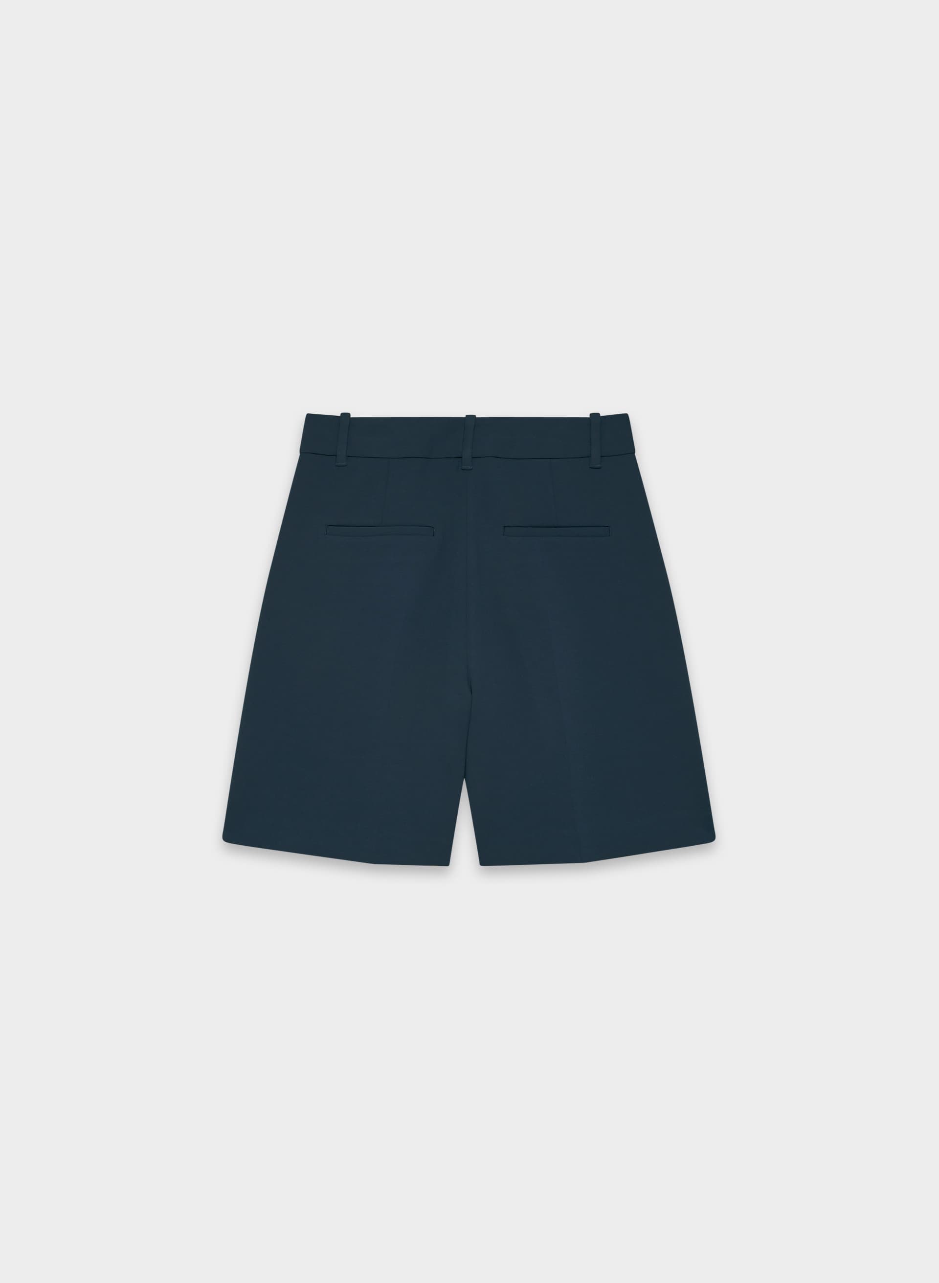 THE EFFORTLESS SHORT™ LONG | Aritzia