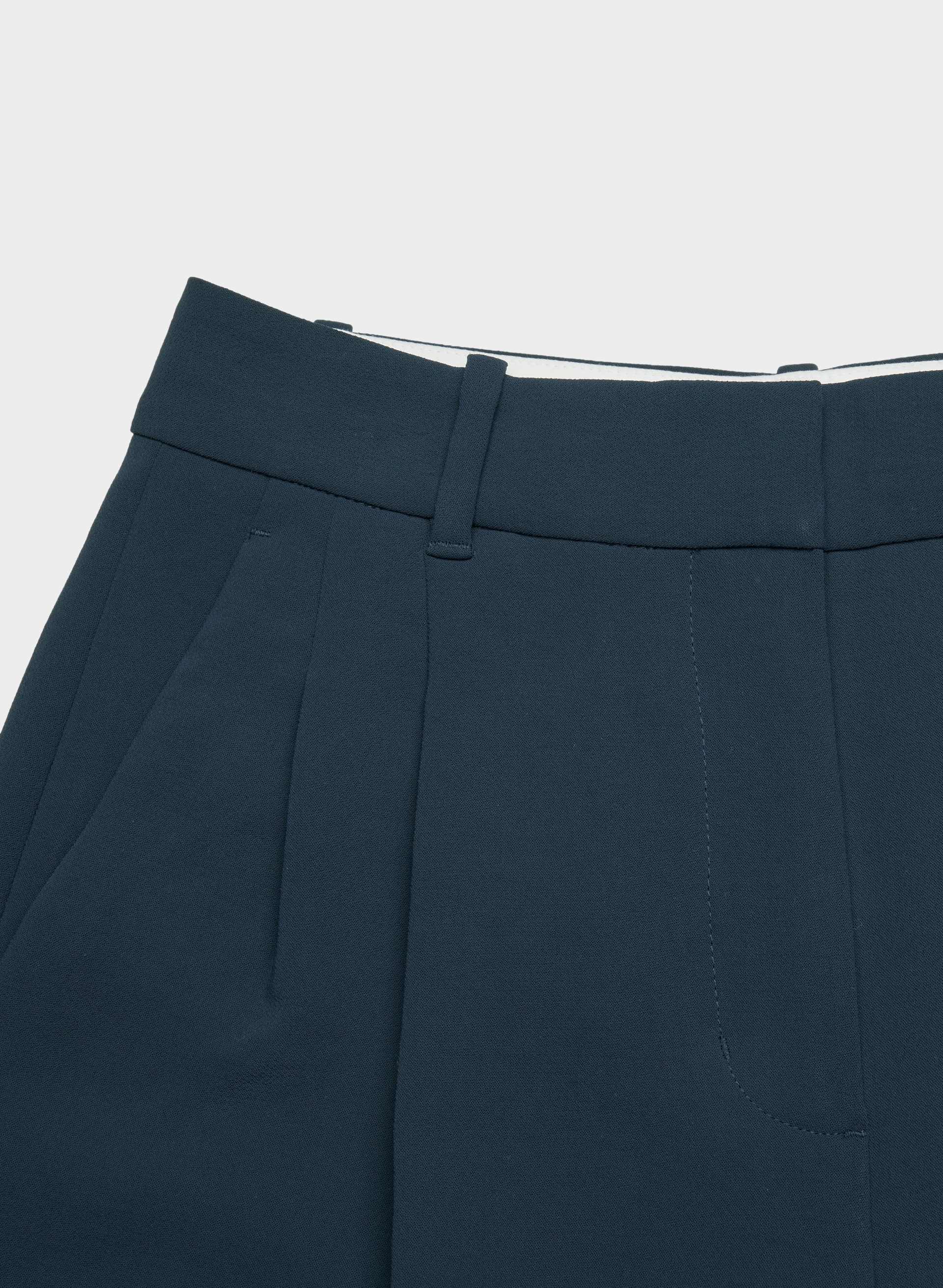 THE EFFORTLESS SHORT™ LONG | Aritzia