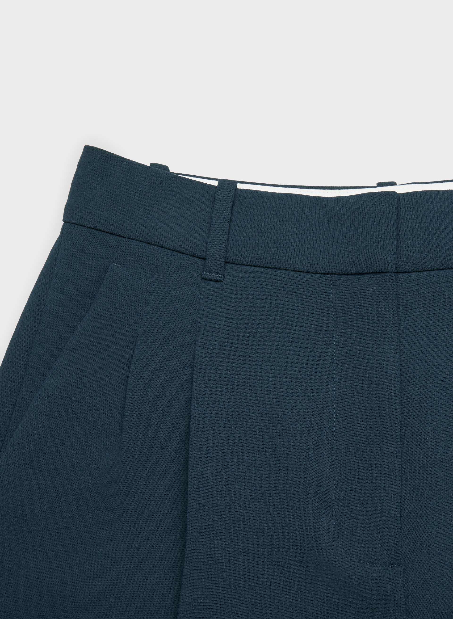 THE EFFORTLESS SHORT™ MINI | Aritzia