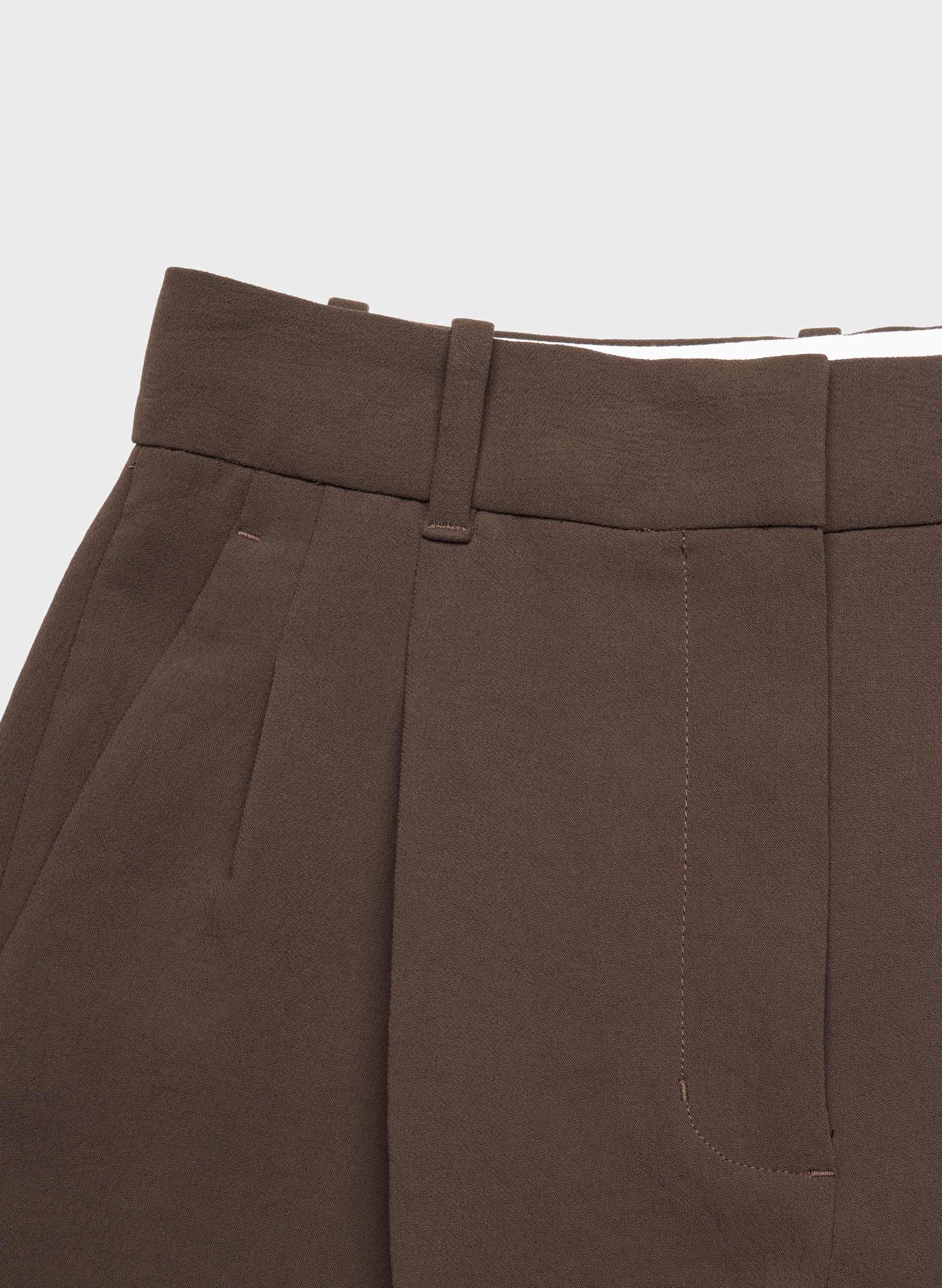 THE EFFORTLESS SHORT™ MID-THIGH | Aritzia