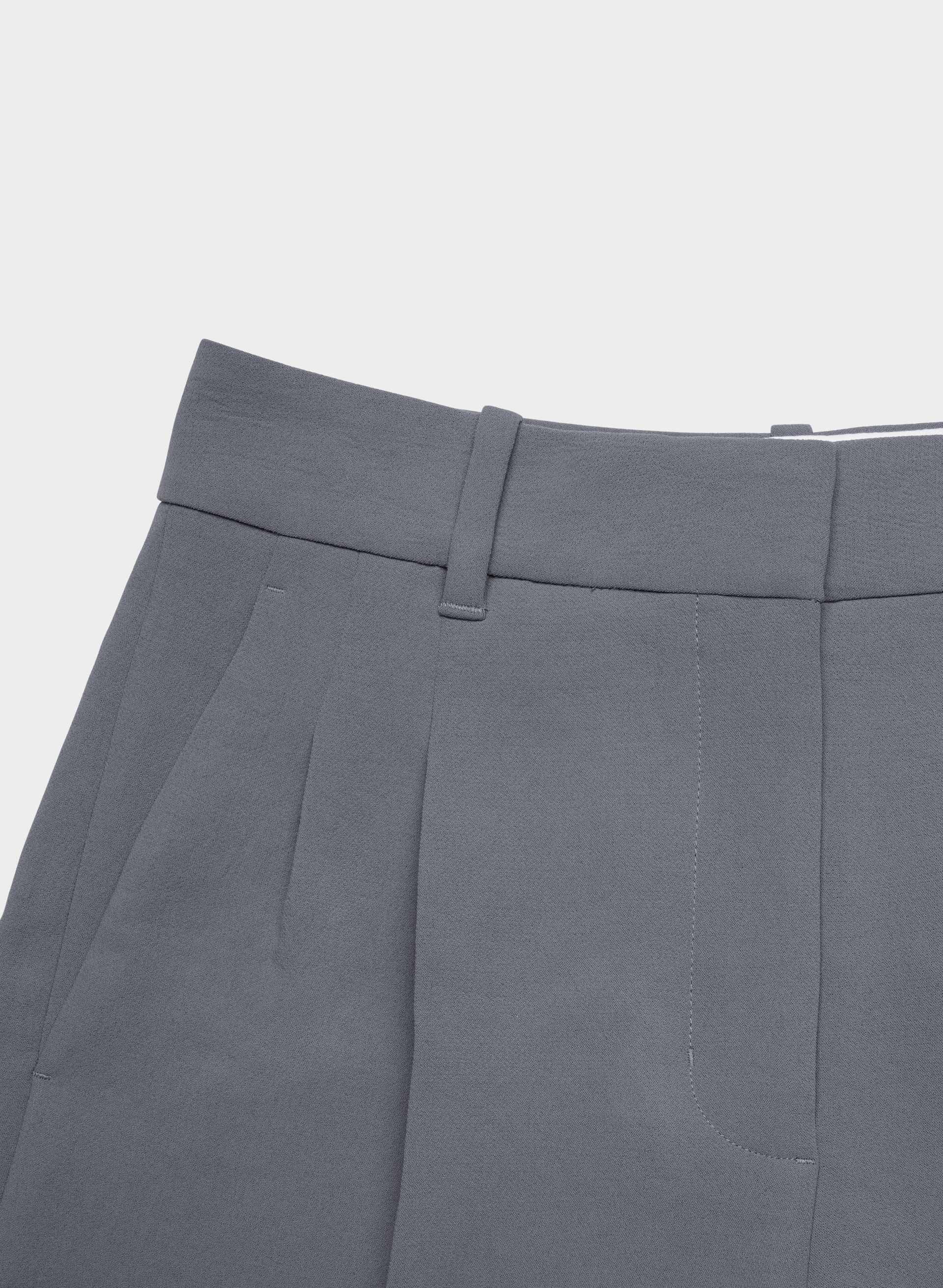 The Effortless Short™ Mid-Thigh - Crepette™ | Aritzia US