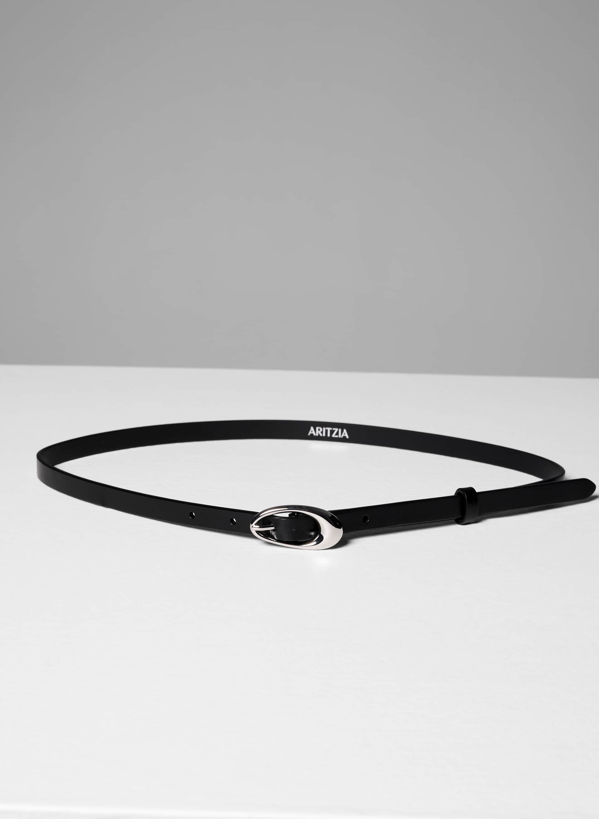 PERENNIAL SOLID BRASS LEATHER SLIM BELT | Aritzia