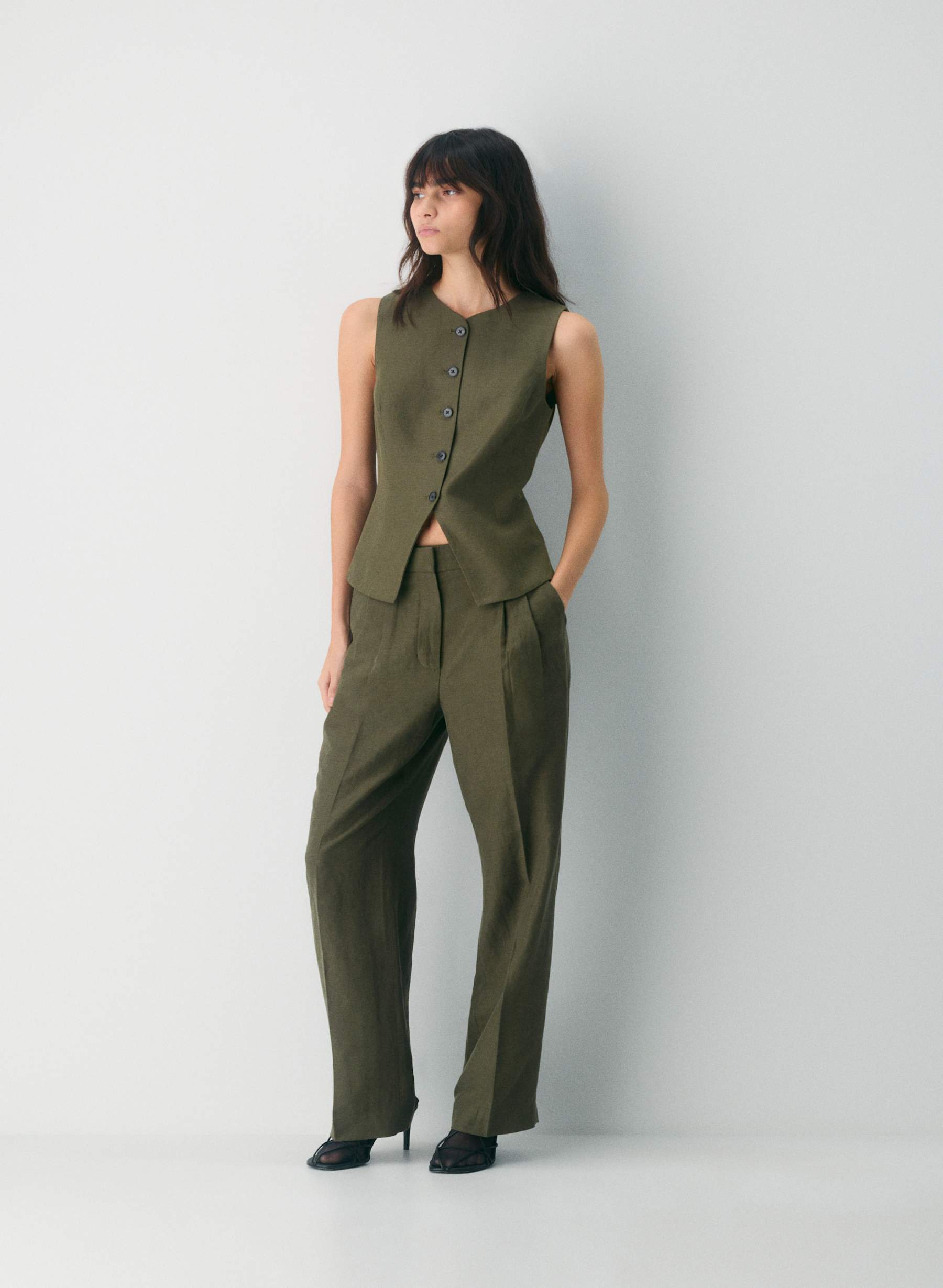 Aritzia The Effortless Pant%E2%84%A2 — photo 1