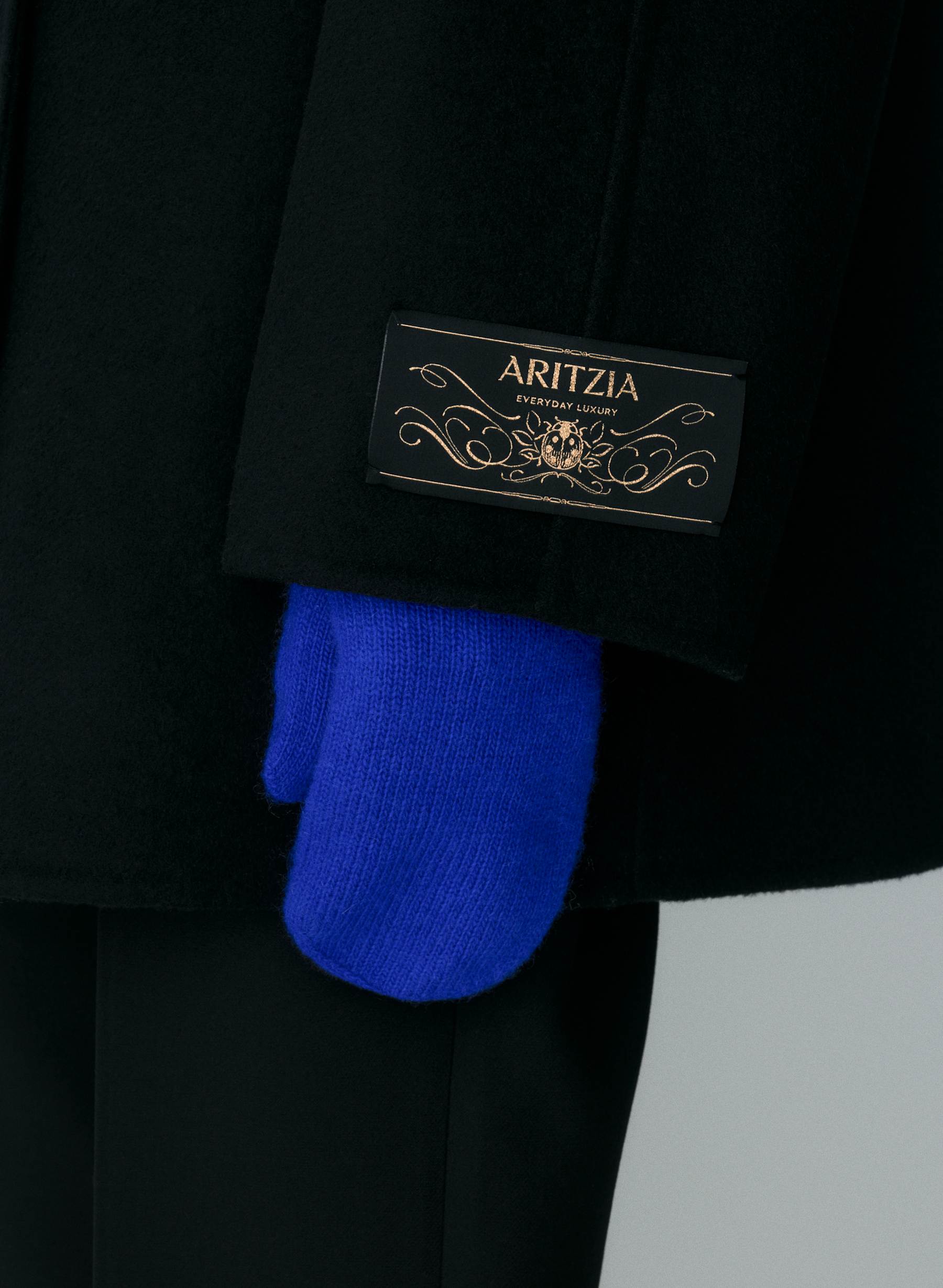 Aritzia Cashmere Rib Mitten — photo 1