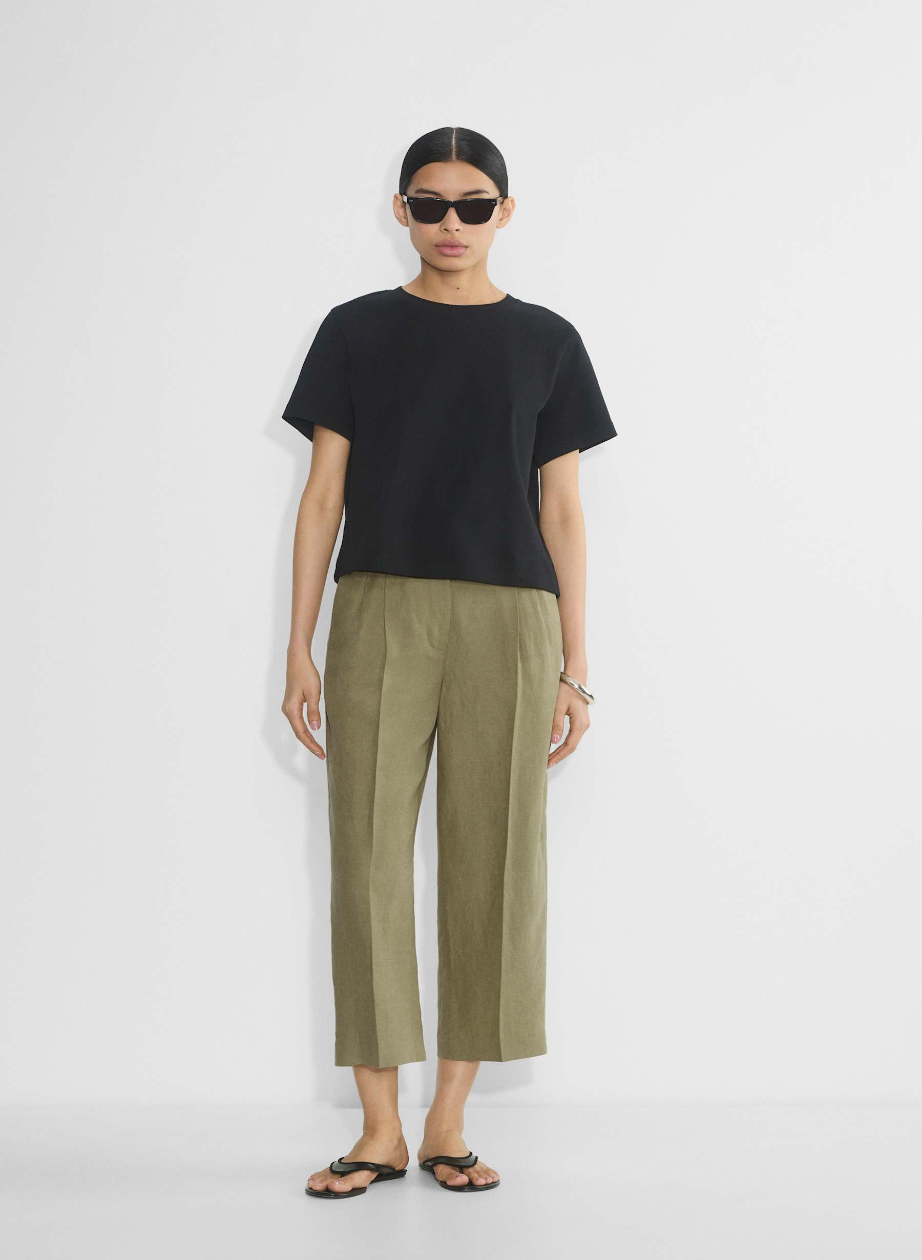Aritzia The Effortless Pant%E2%84%A2 Cropped — photo 1