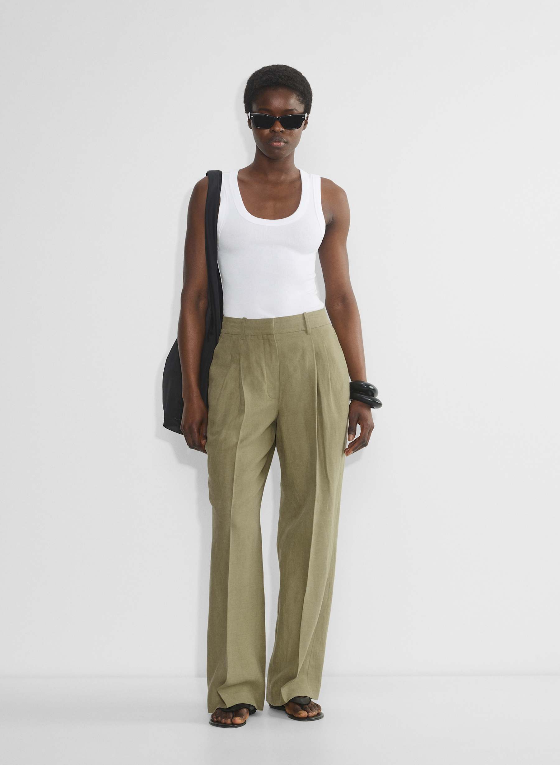 Aritzia The Effortless Pant™ Curve-Fit — photo 2