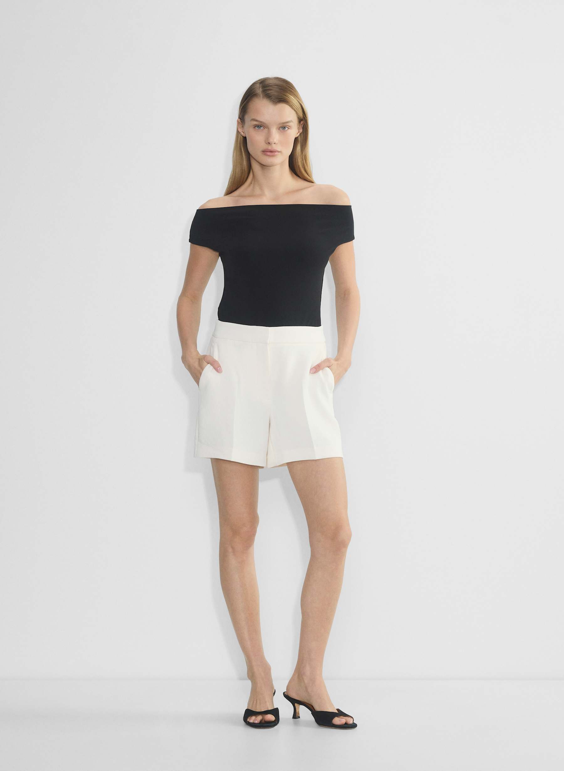Aritzia The Limitless Short™ Mid-Thigh — photo 1