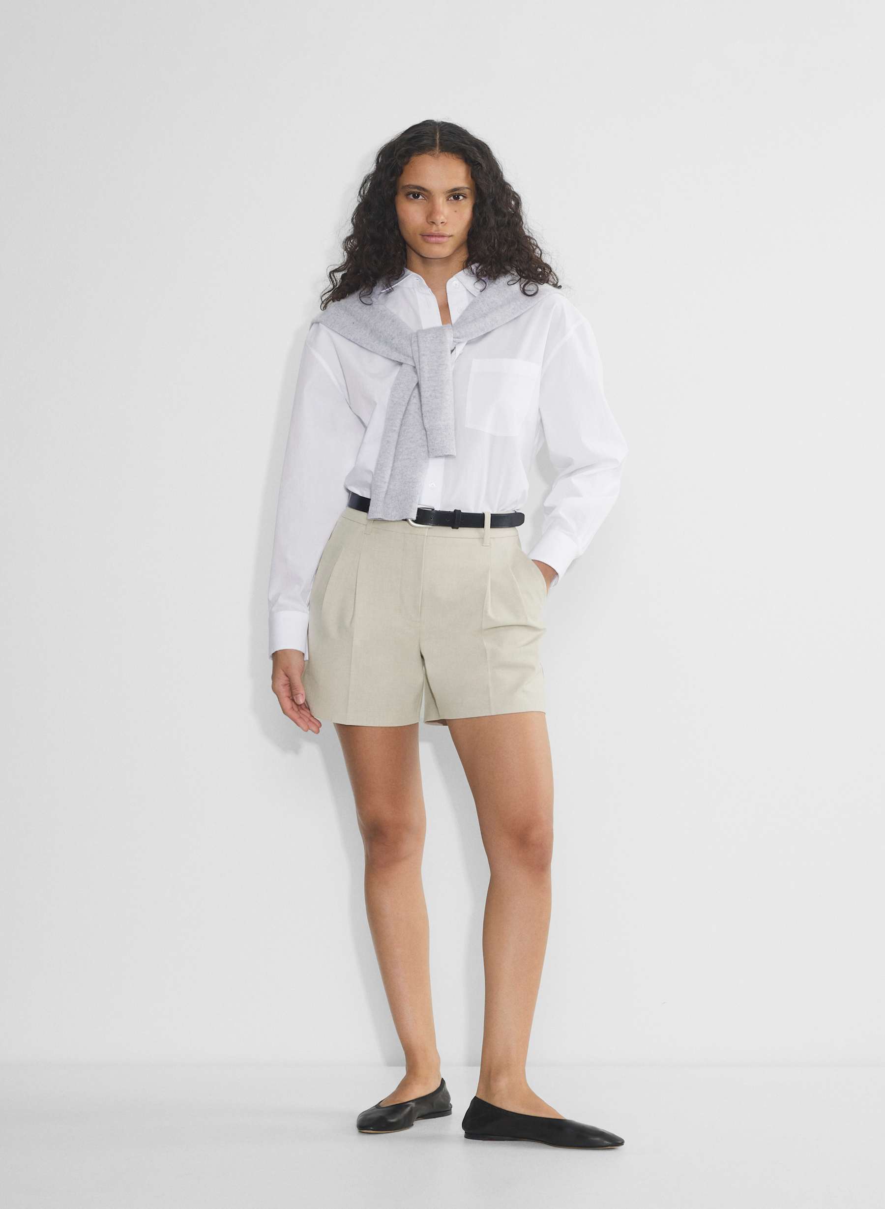 Aritzia The Effortless Short™ Mid-Thigh — photo 1