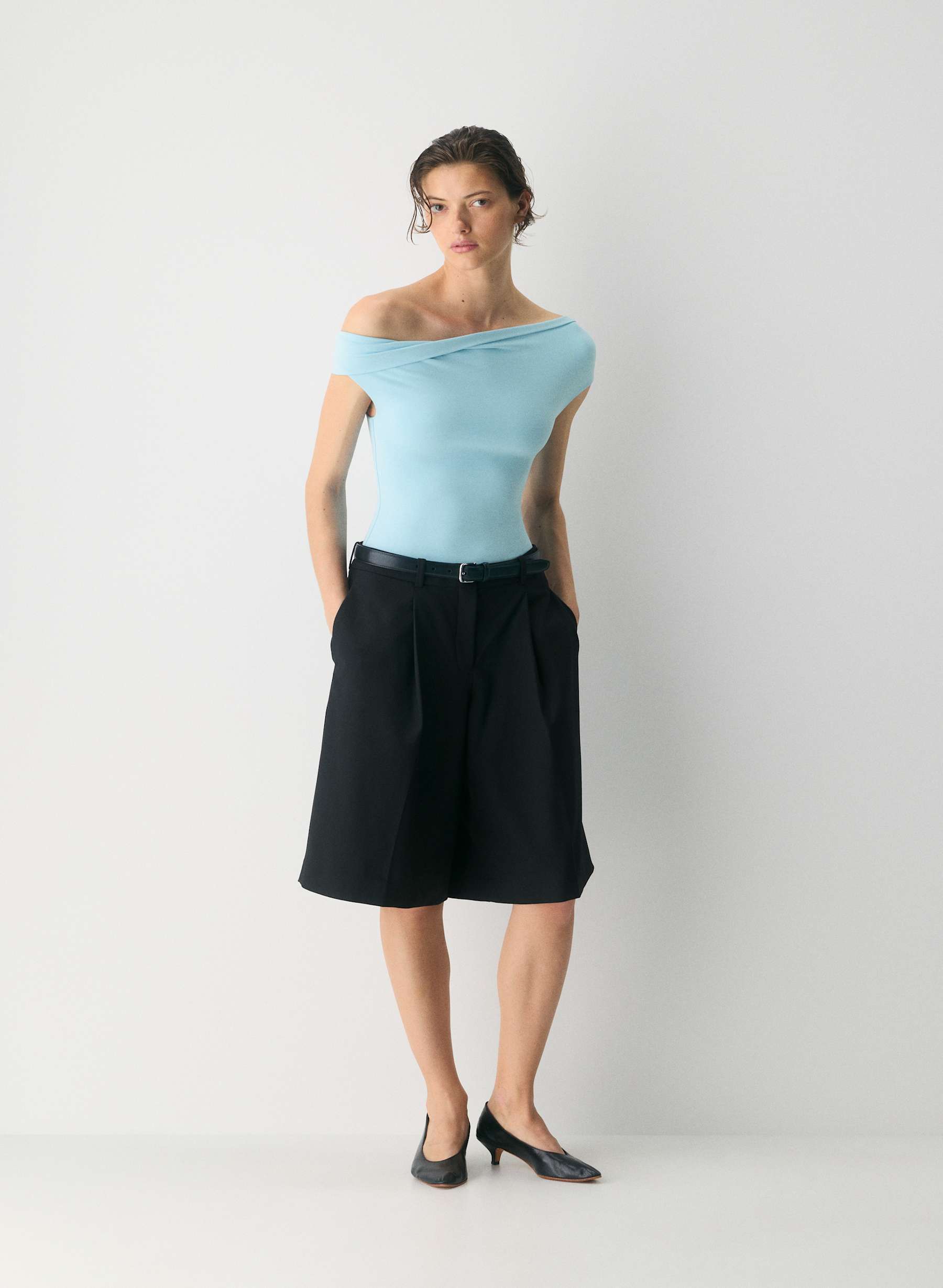 Aritzia Original Contour Ravish Top — photo 1