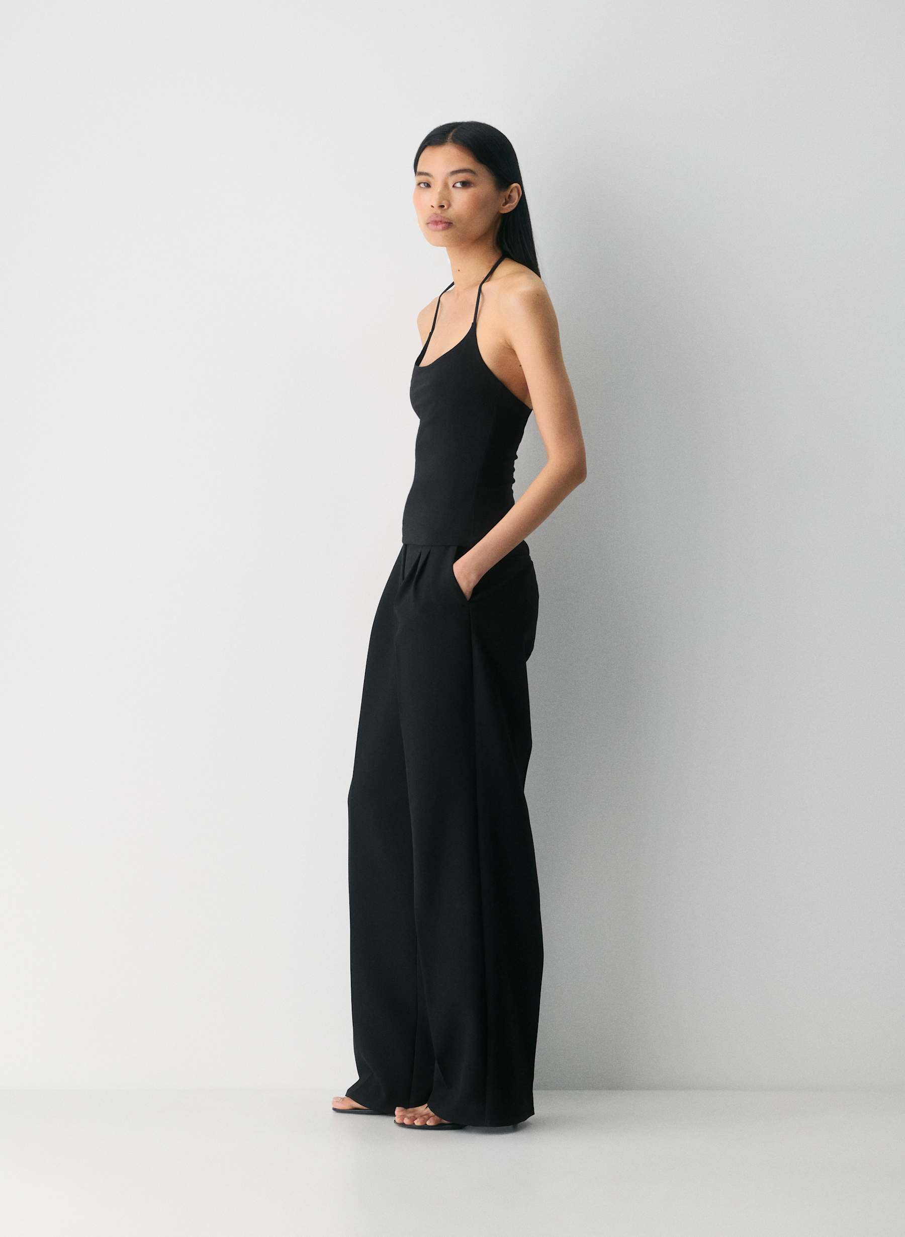 Aritzia Casual Contour Grace Halter Top — photo 8
