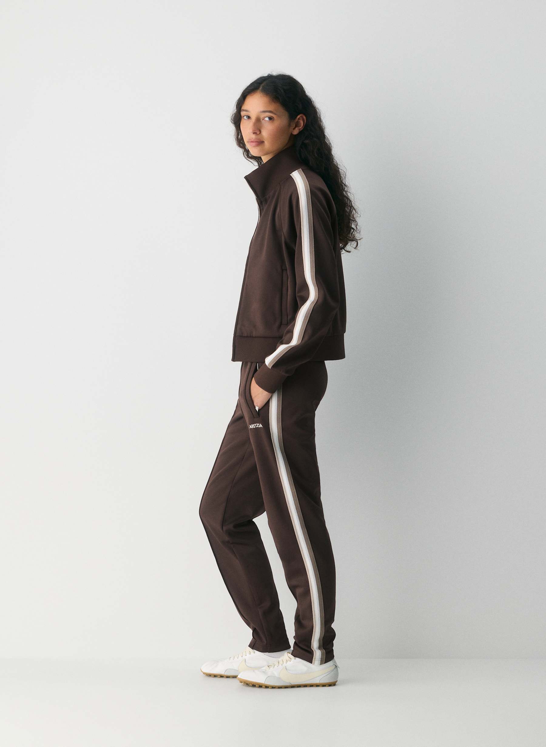 Aritzia Winger Track Pant — photo 1