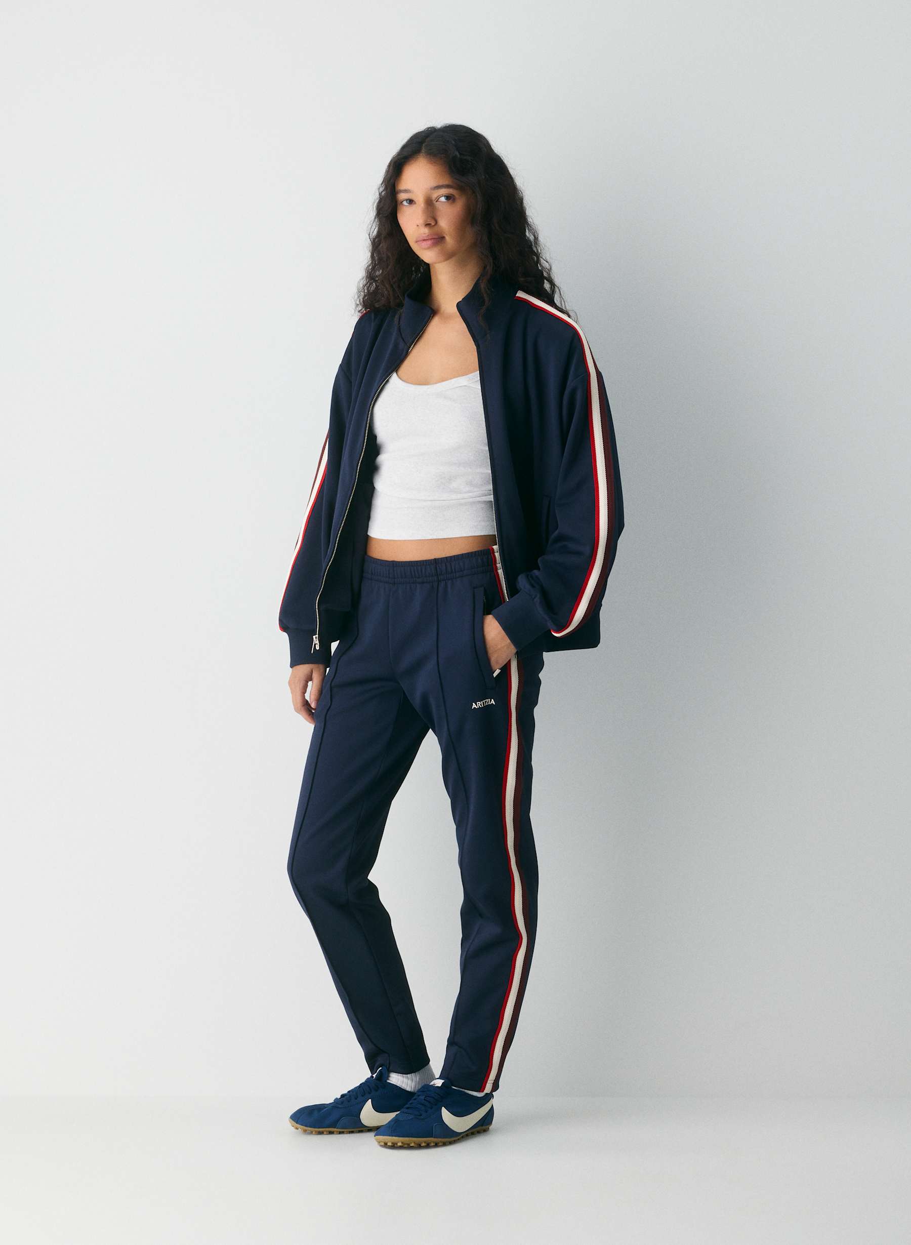 Aritzia Winger Track Pant — photo 1