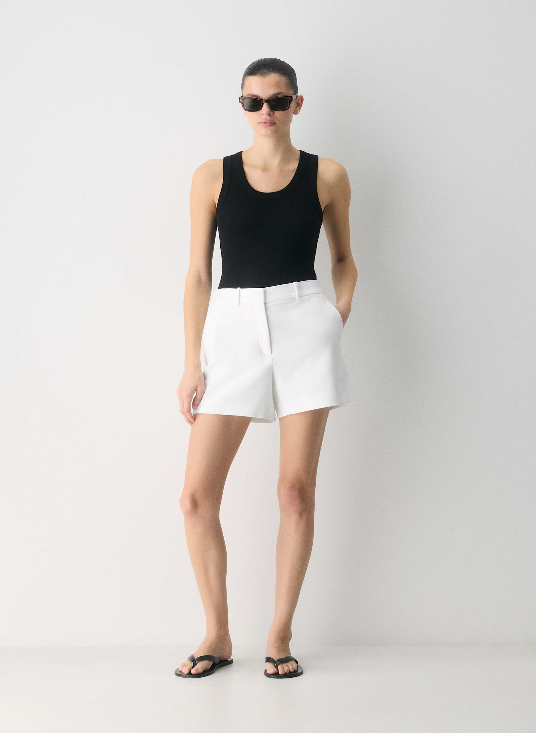 Babaton New Agency Mid-Thigh Short — photo 1