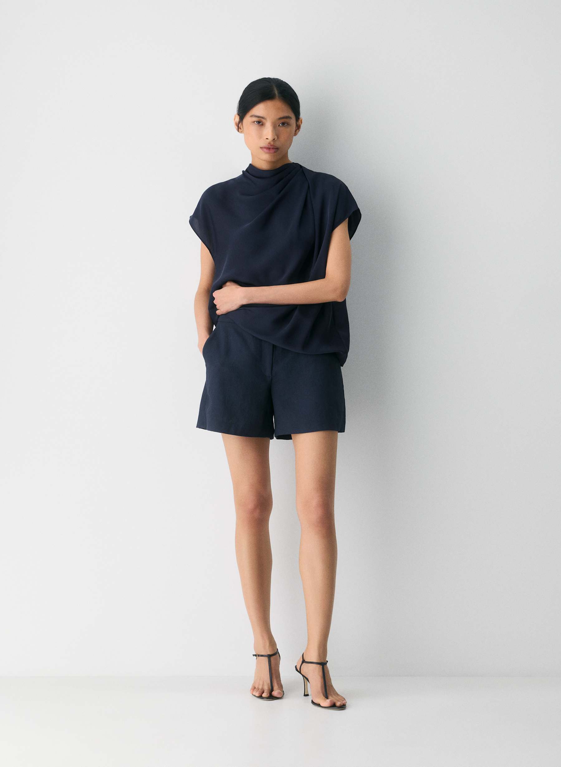 Babaton Agency Mid-Thigh Short — photo 1