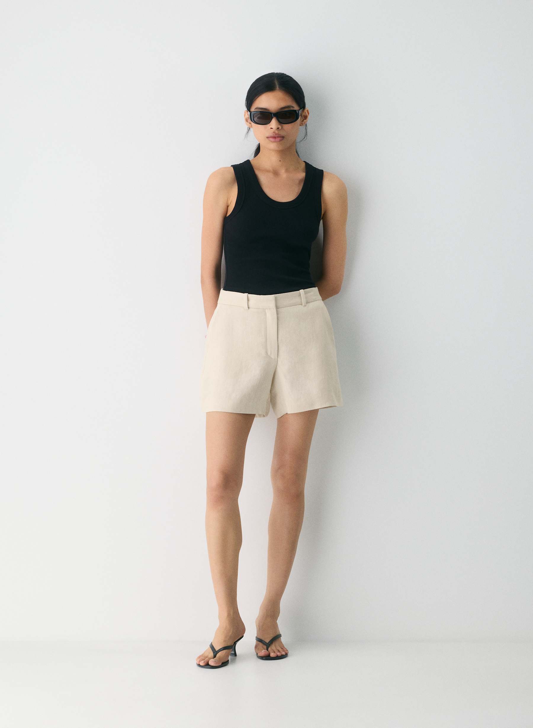 Babaton Agency Mid-Thigh Short — photo 1