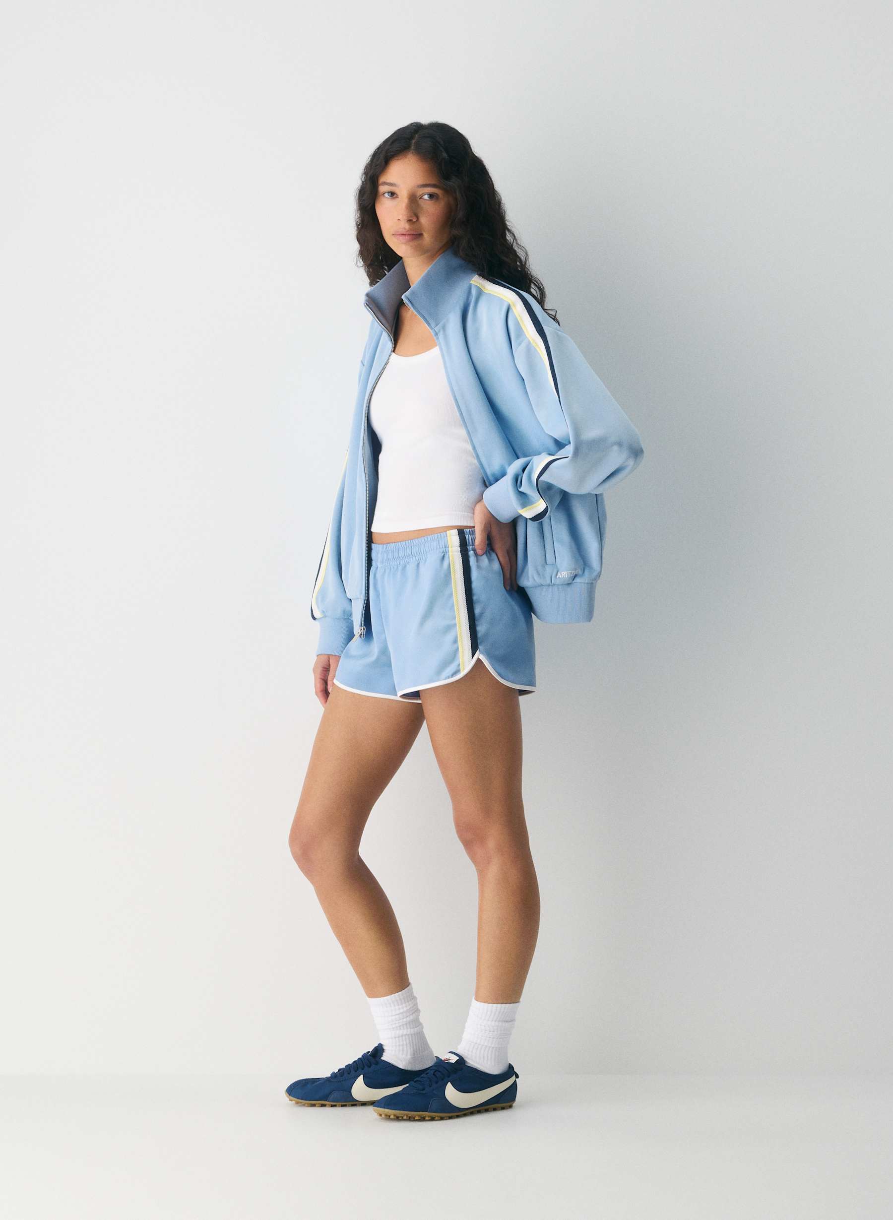 Aritzia Curva Dolphin Short — photo 1