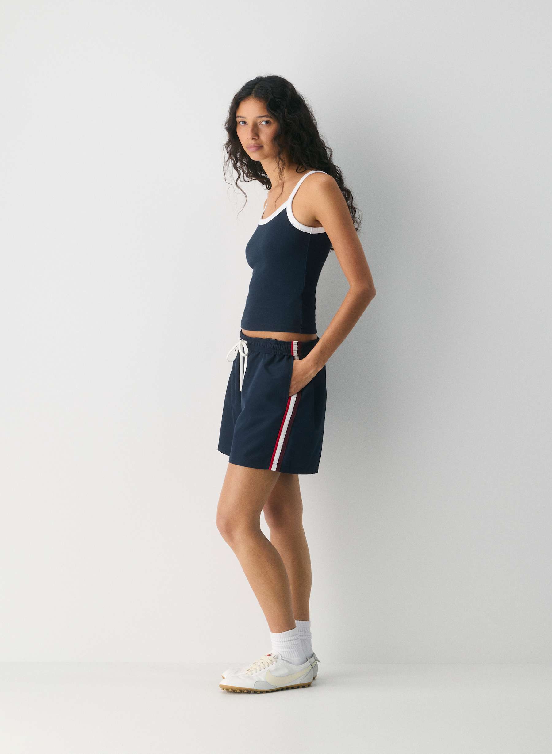 Aritzia Medallion Long Short — photo 1