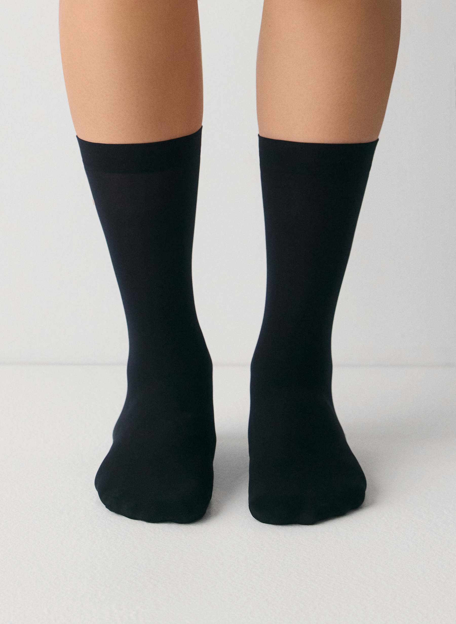 Aritzia Dainty Semi-Sheer Crew Sock 3-Pack — photo 1