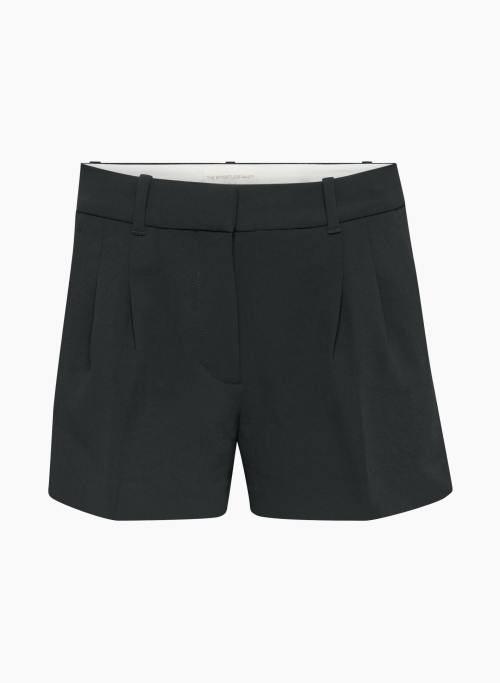 THE EFFORTLESS SHORT™ LO-RISE MINI - Low-waisted pleated shorts