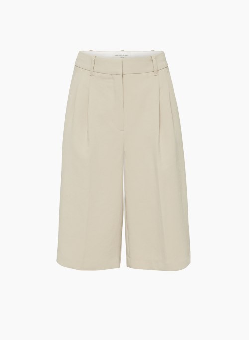 THE EFFORTLESS SHORT™ KNEE - Relaxed pleated crepe shorts