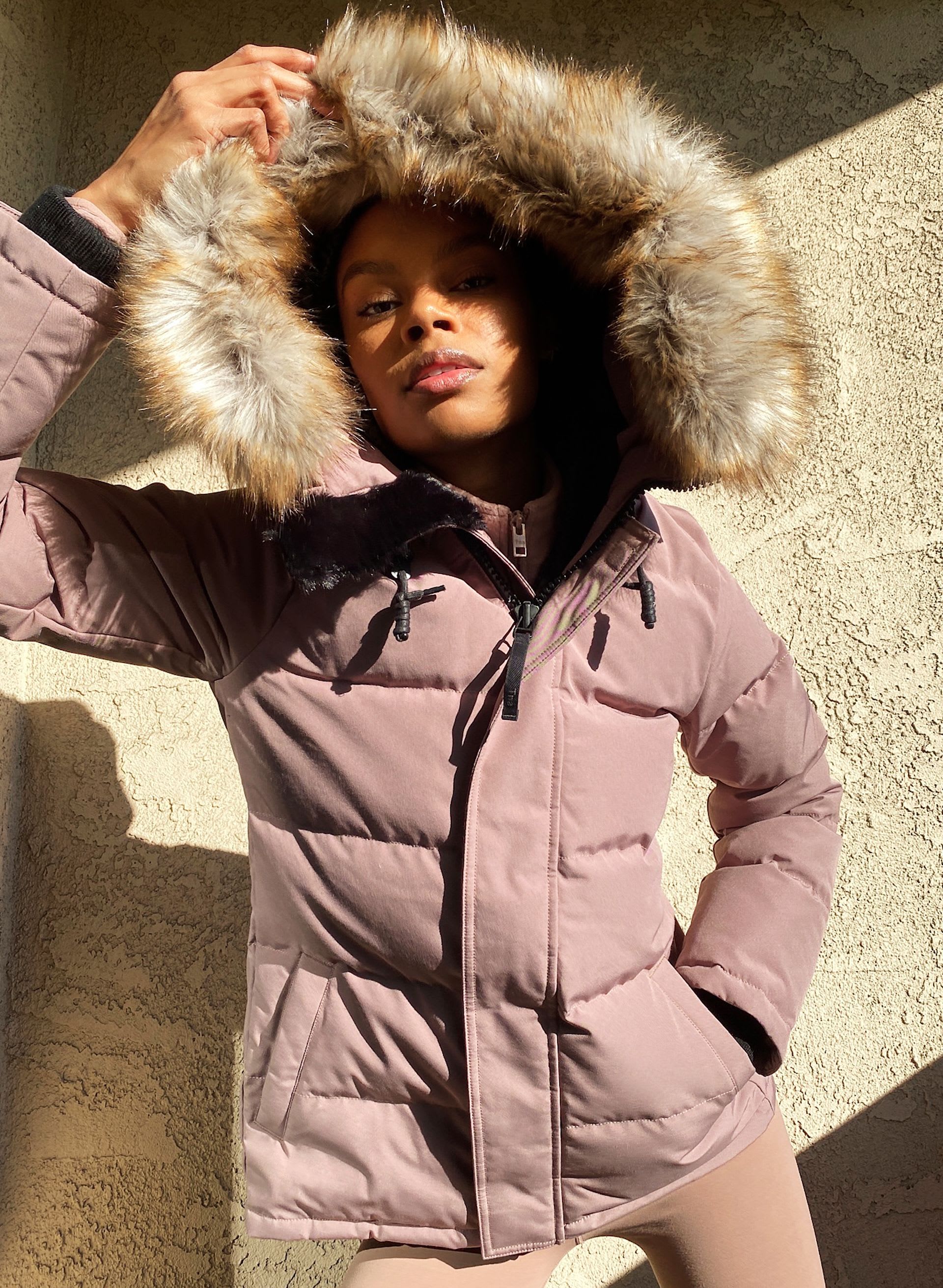 ARITZIA THE POWDER PARKA Tna ピンクベージュ　ダウン The Powder Parka™ Short | Aritzia INTL