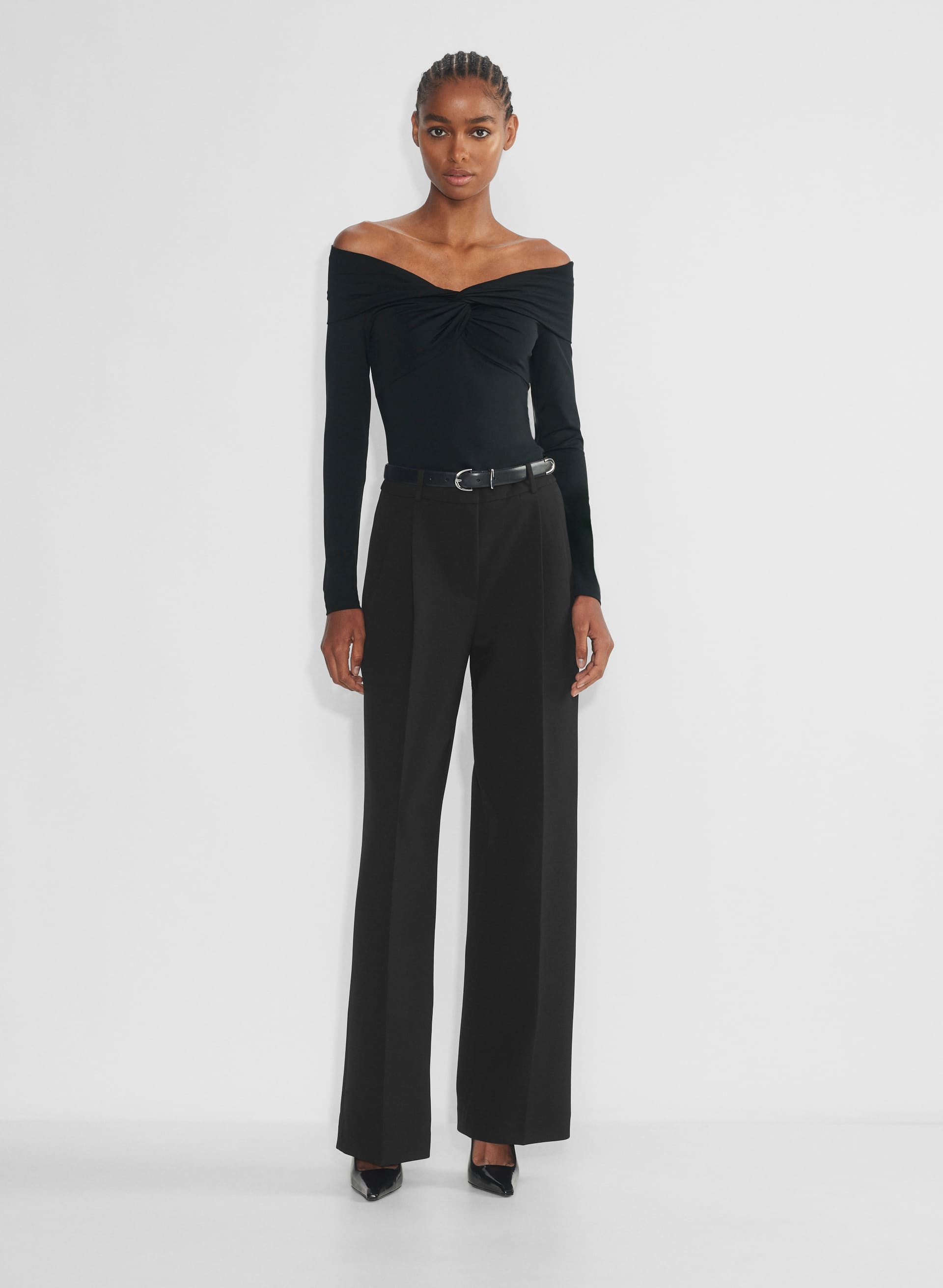 Contour Twist Off-Shoulder Longsleeve | Aritzia CA