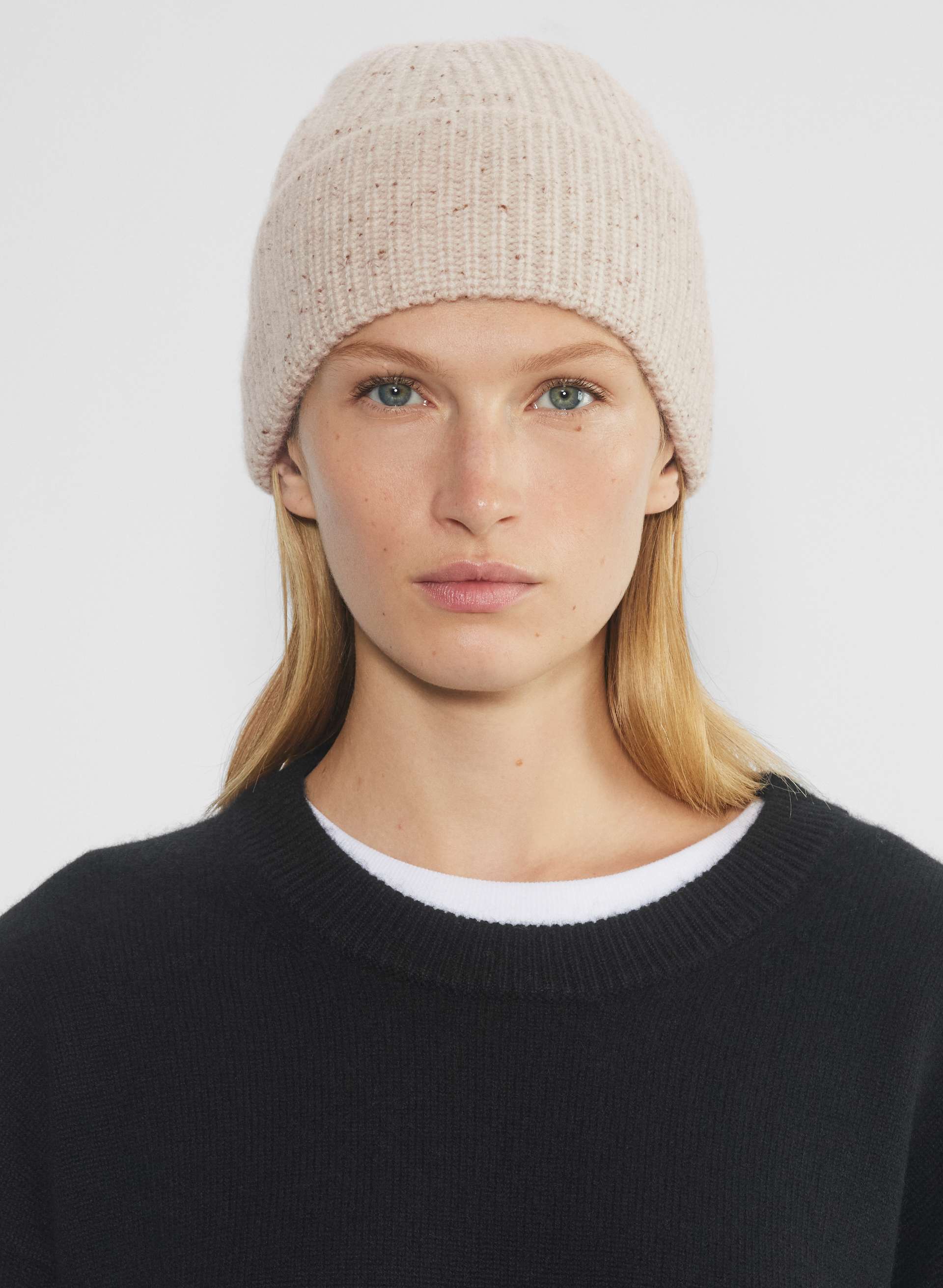 Aritzia Cashmere Beanie Hat Ivory Cream Ribbed 98% Cashmere EUC Brushed Cashmere Motto Beanie | Aritzia CA main image 4