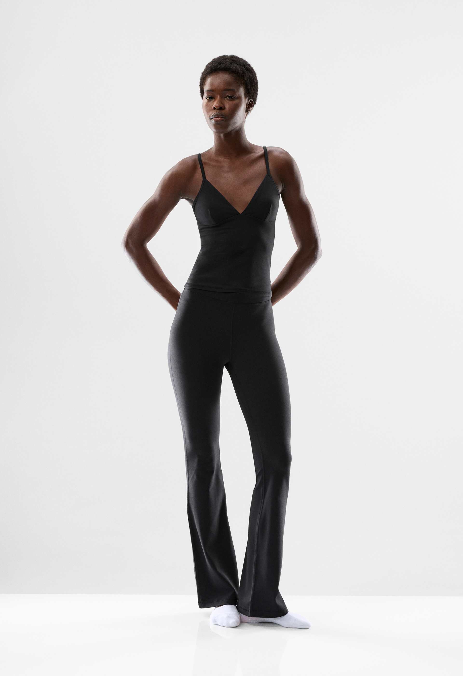 BUTTER Vibrant Tank BLACK (SIZE SMALL/4)