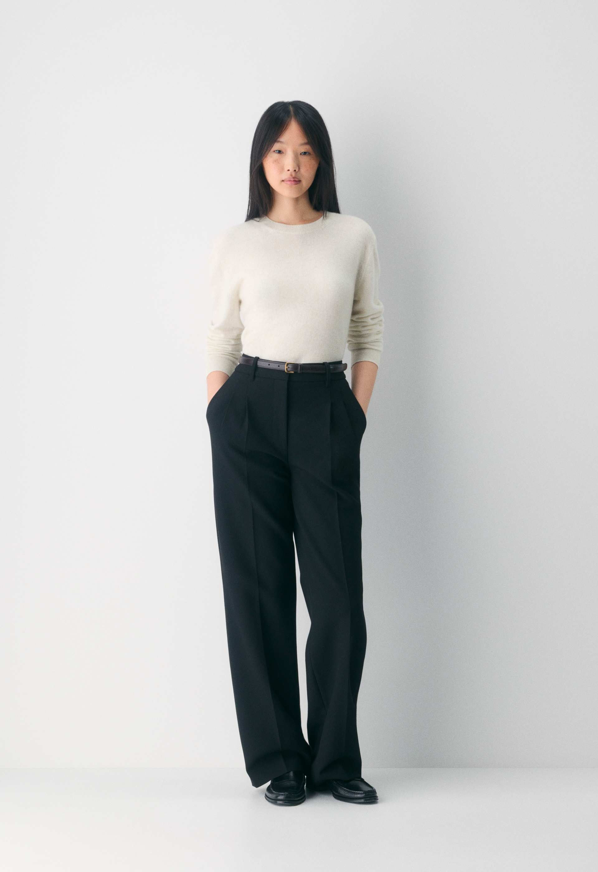 Bare Cashmere Crew Sweater | Aritzia US