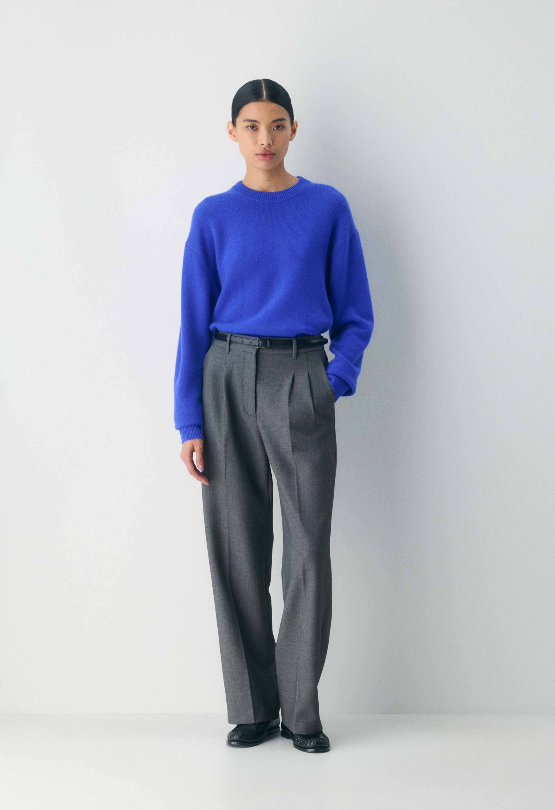 Essential Cashmere Relaxed Crew Sweater