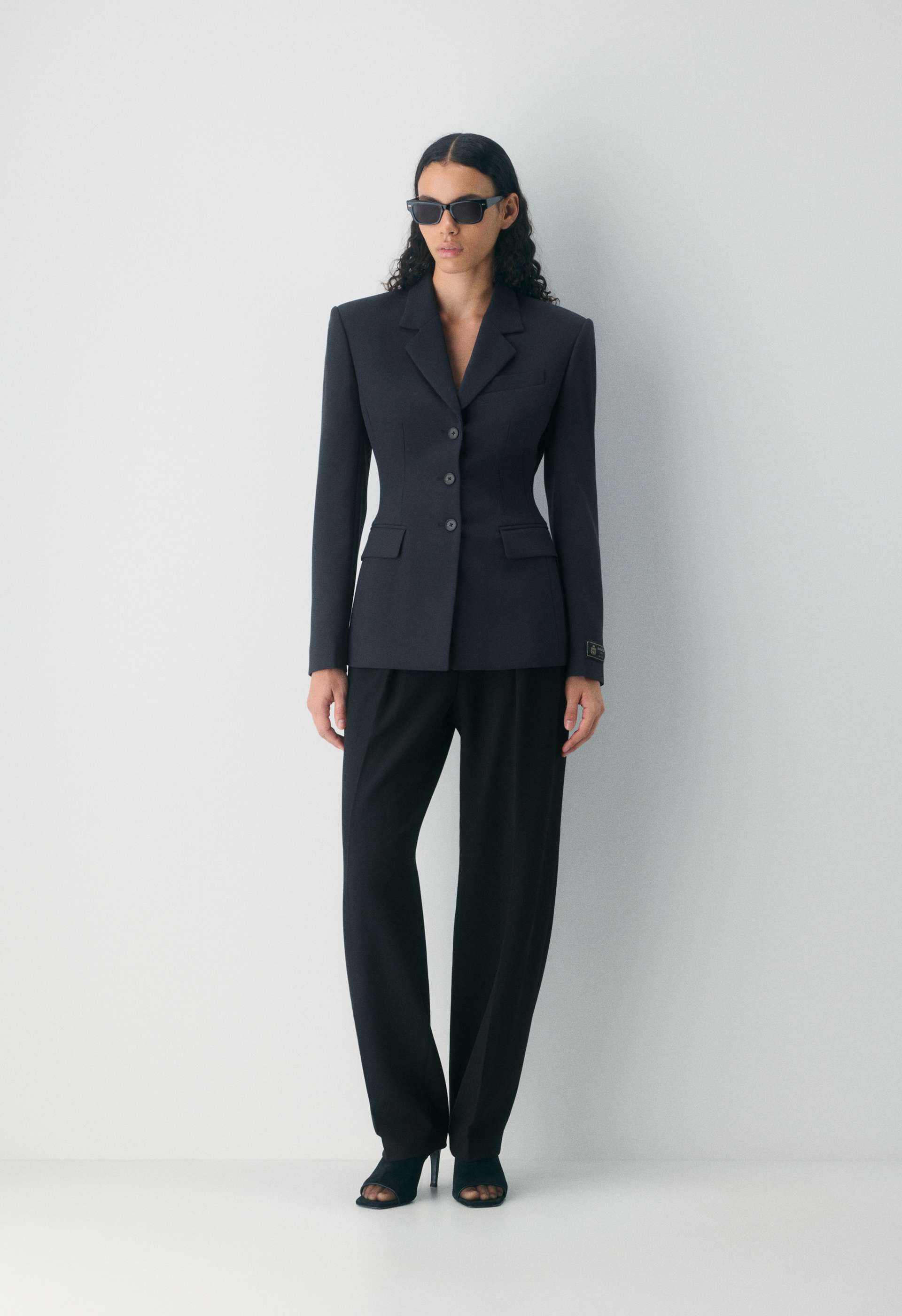 Standout Blazer - (Re)ssential