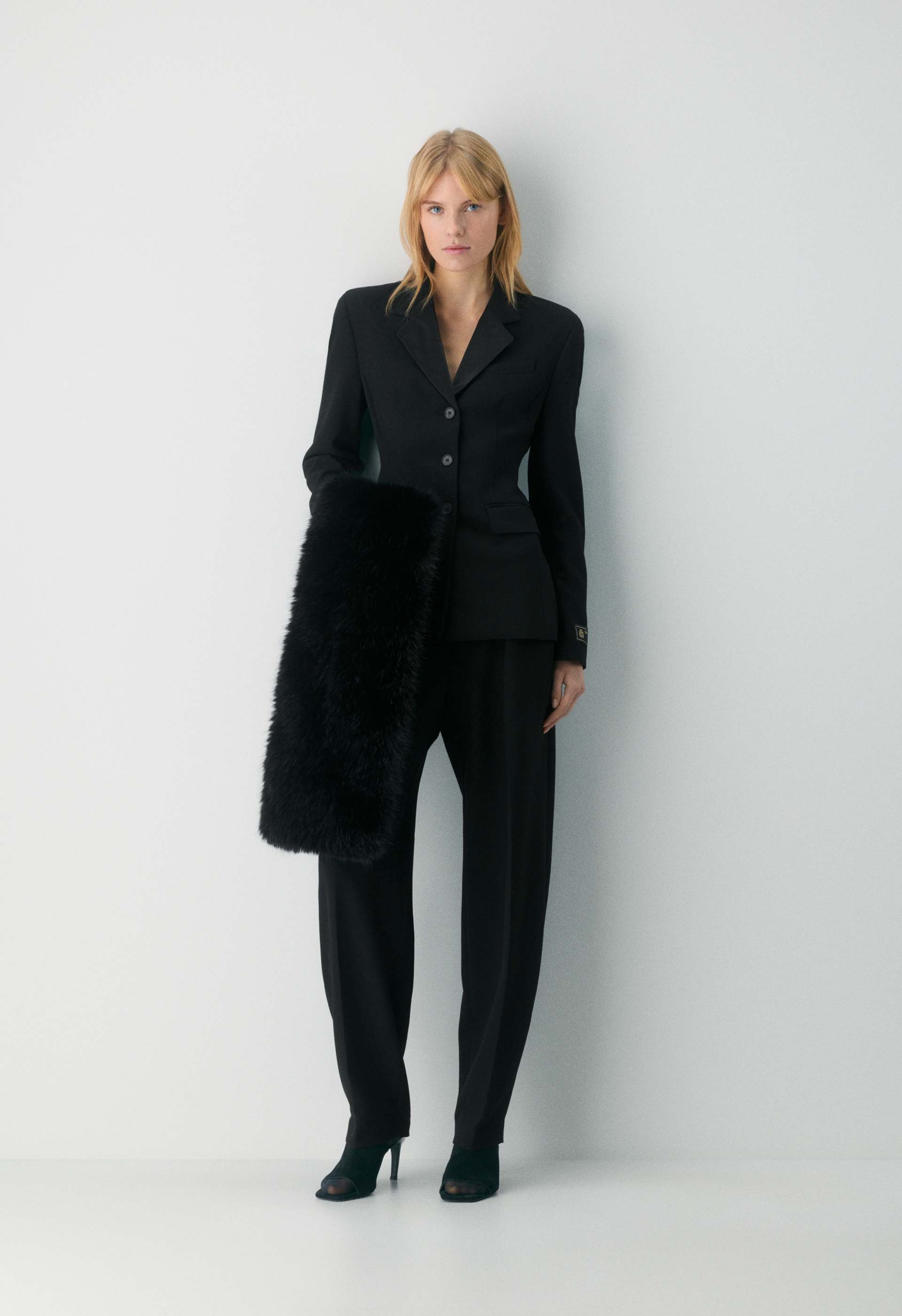 Standout Blazer - (Re)ssential