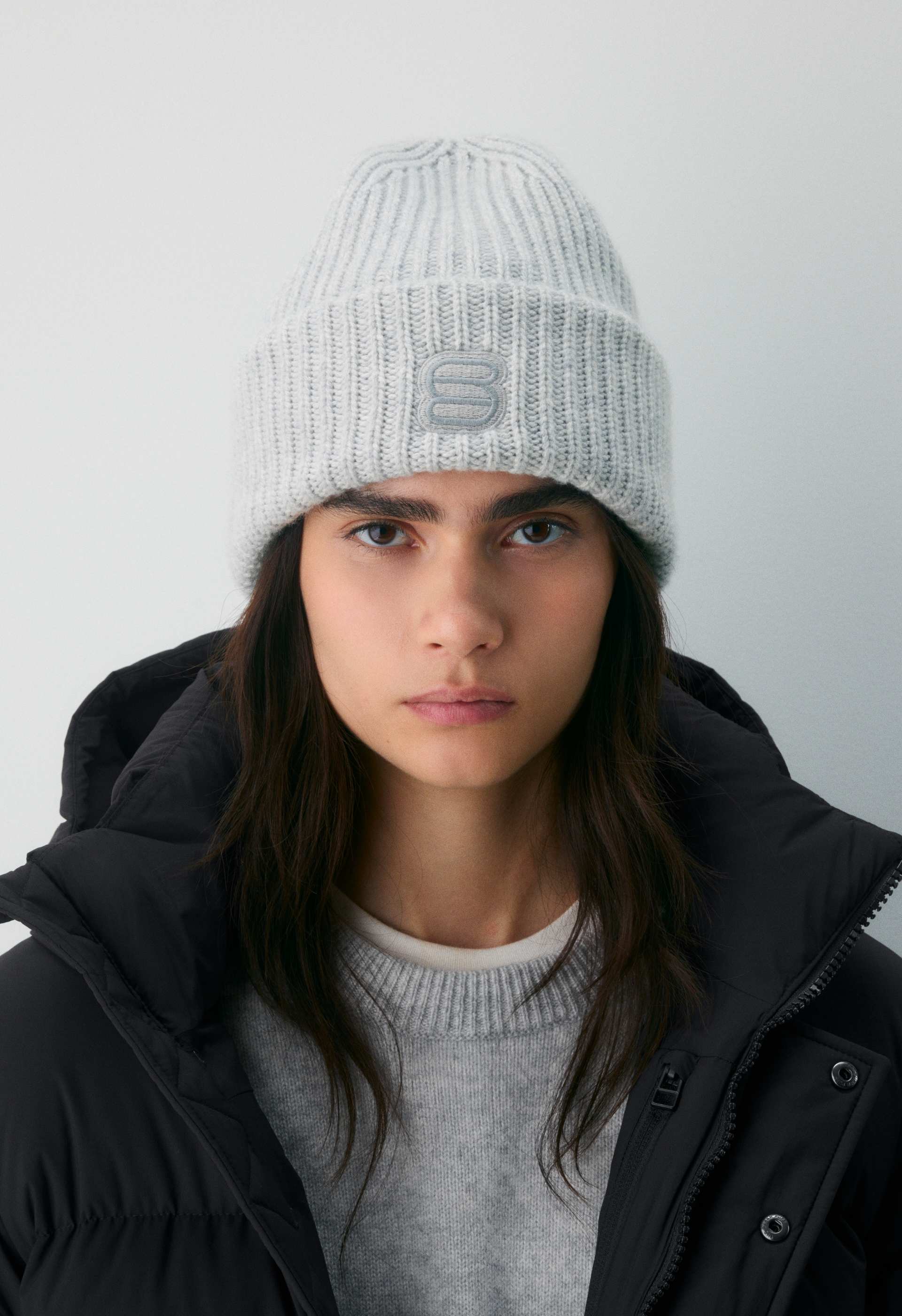The Super Puff™ Rib Tall Cuffed Beanie | Aritzia US display picture 2