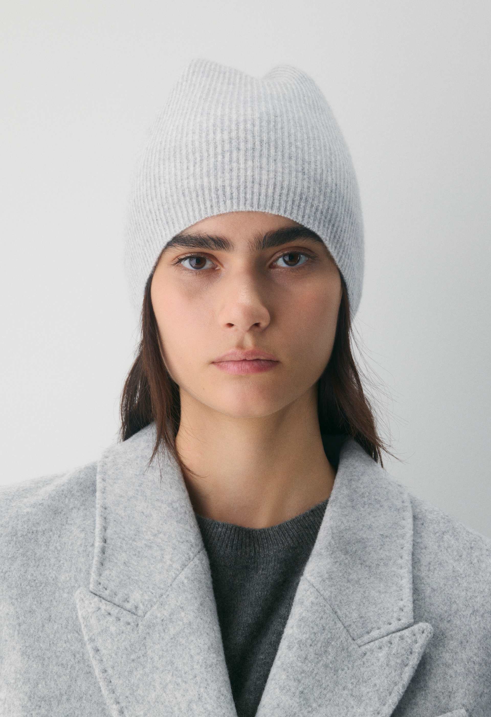 NWOT Arch4 London UK 100% Cashmere Pale Gray Knit Hat Beanie - Adult One Size Pure Cashmere Unisex Rib Beanie in Light Grey – Lorenzo Uomo main image 2