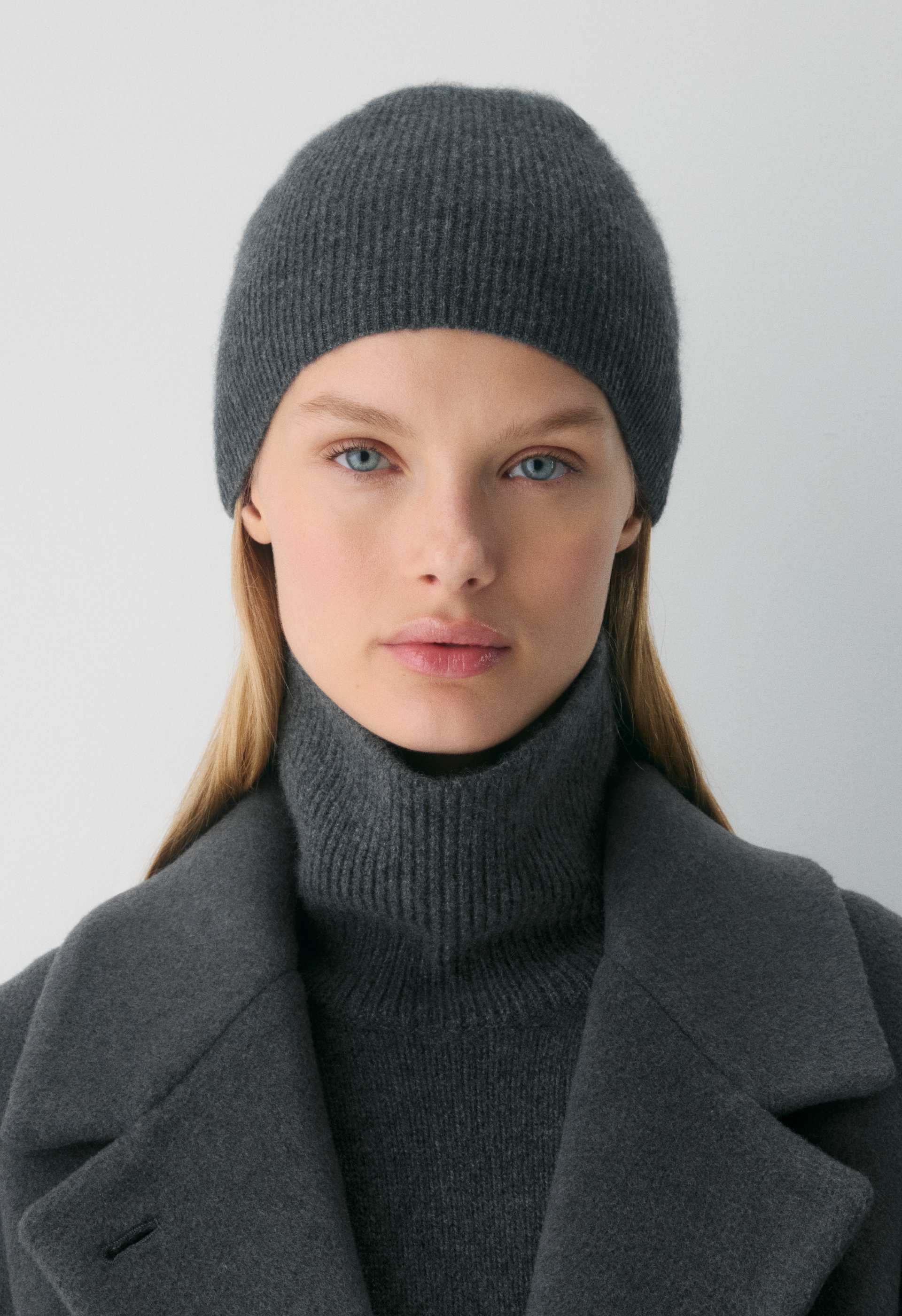 .360 cashmere slouchy hat f25_n02_128916_30793_on_a main image 3