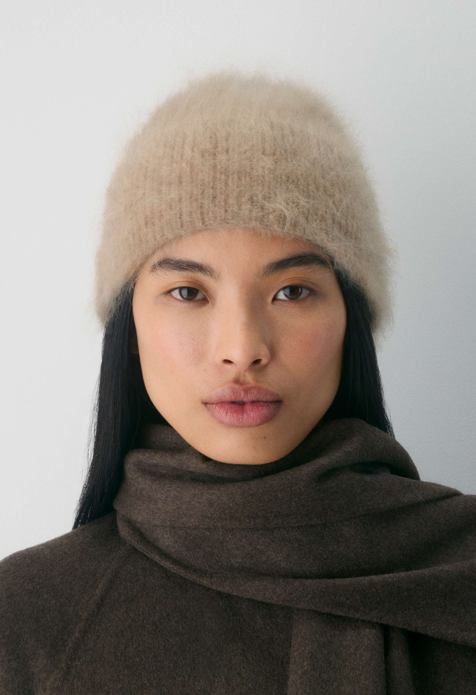 Brushed Cashmere Motto Beanie | Aritzia CA display picture 2